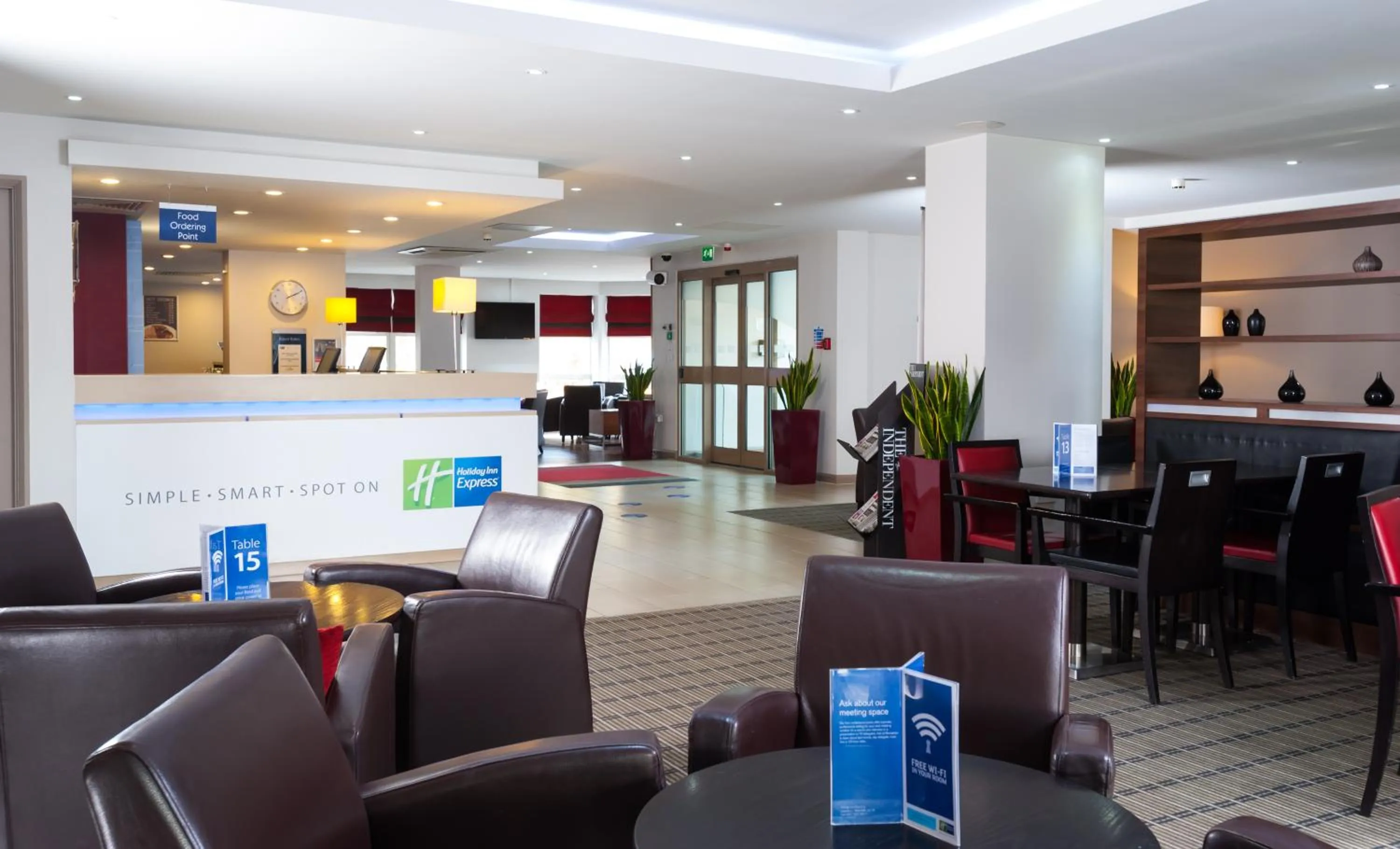 Lobby or reception in Holiday Inn Express Swindon West by IHG