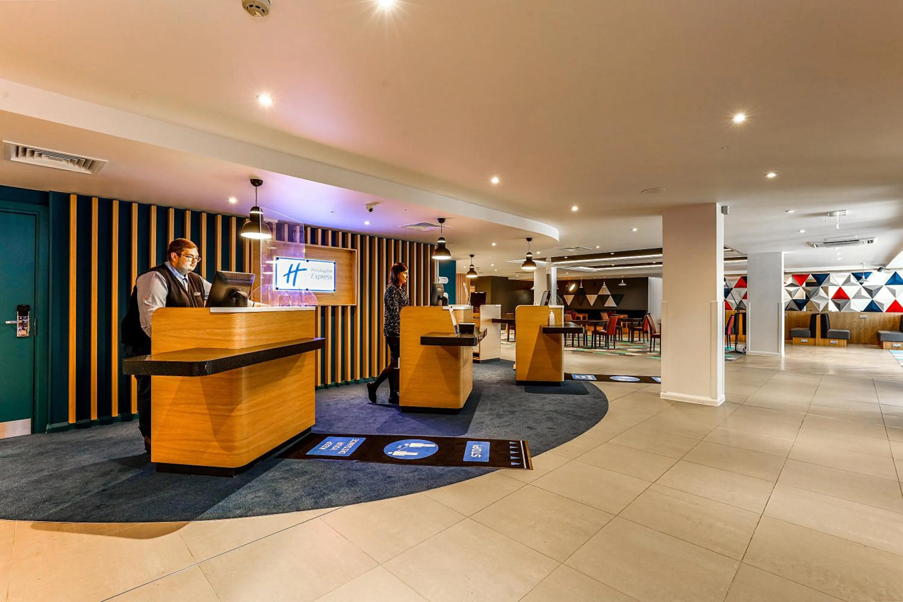 Lobby or reception in Holiday Inn Express London-Hammersmith by IHG