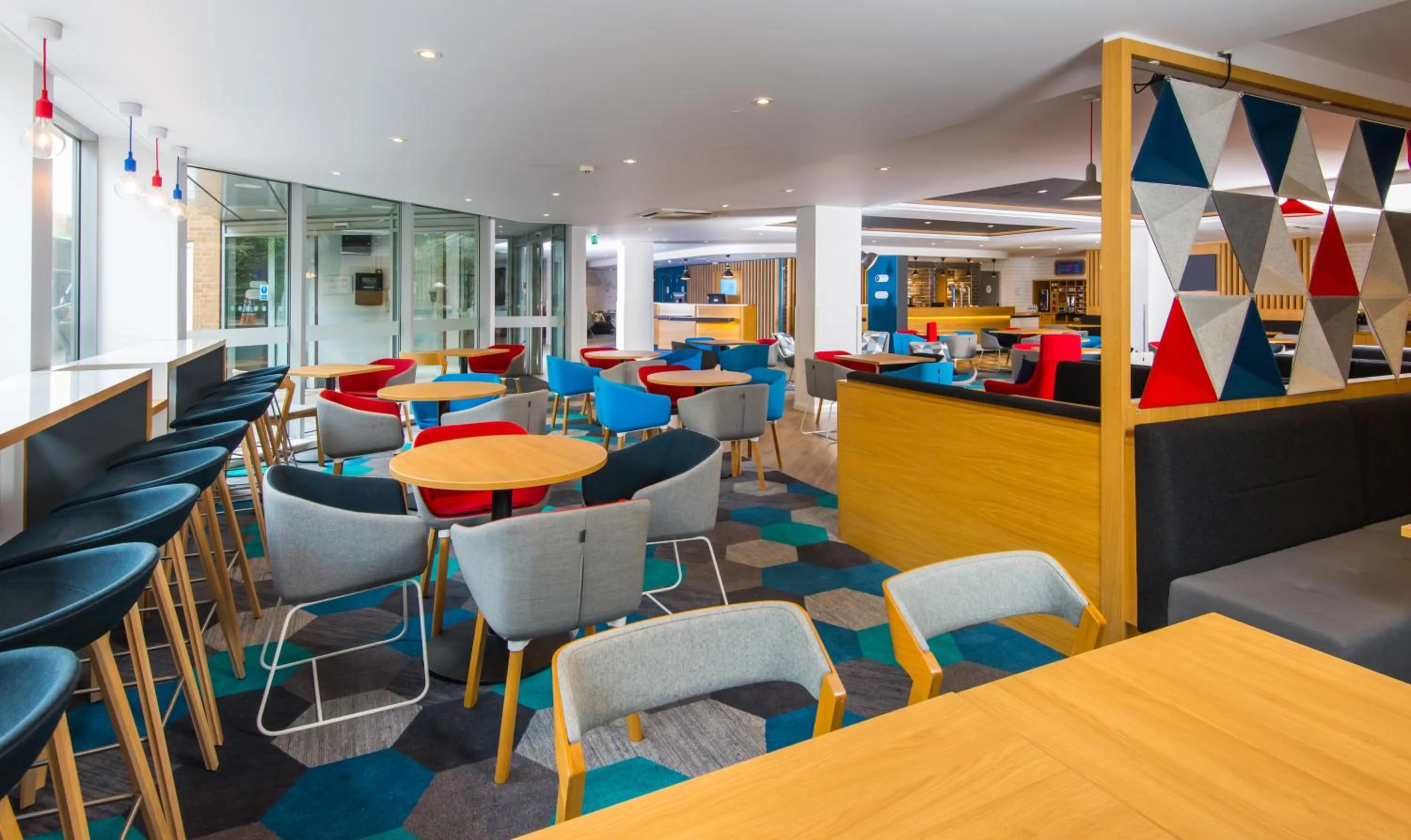 Lobby or reception in Holiday Inn Express London-Hammersmith by IHG