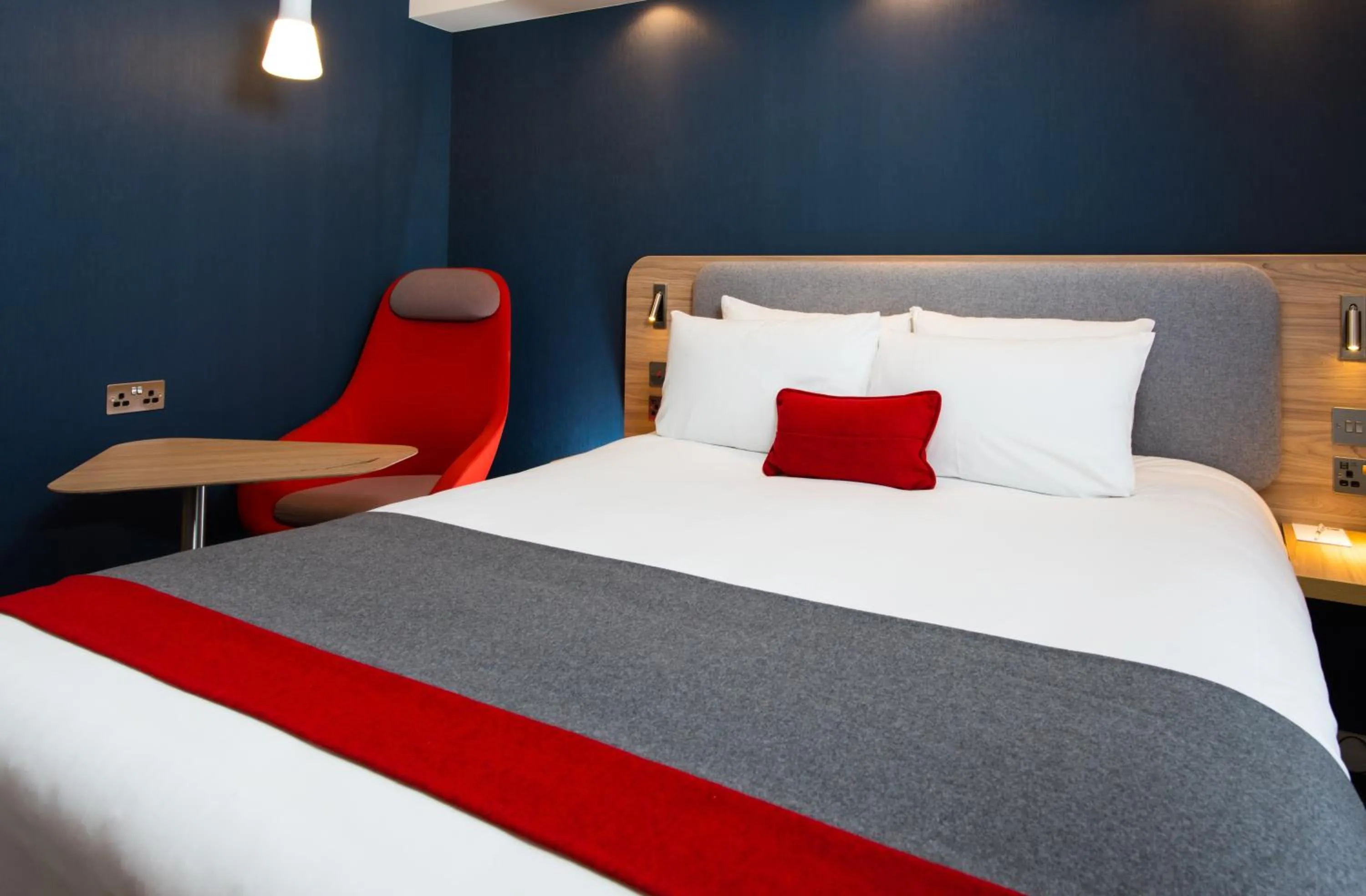 Bedroom, Bed in Holiday Inn Express London-Hammersmith by IHG