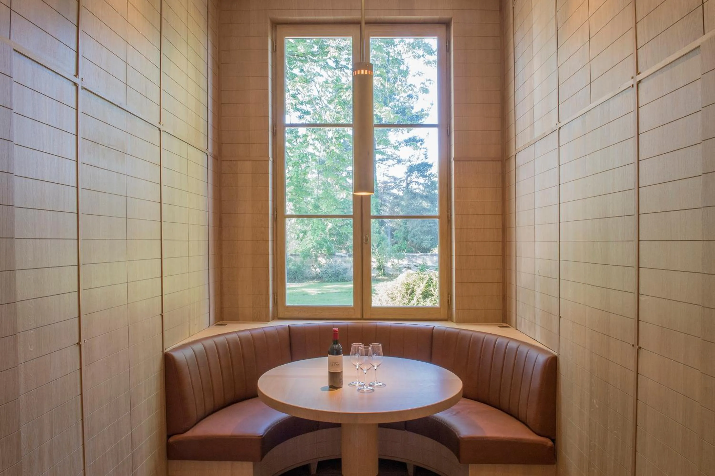 Lounge or bar in La Chartreuse Haut-Bailly - Anciennement Château Le Pape