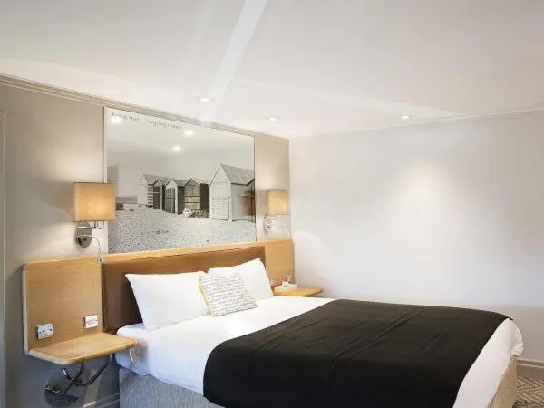 Bedroom, Bed in Langstone Quays Resort, Portsmouth