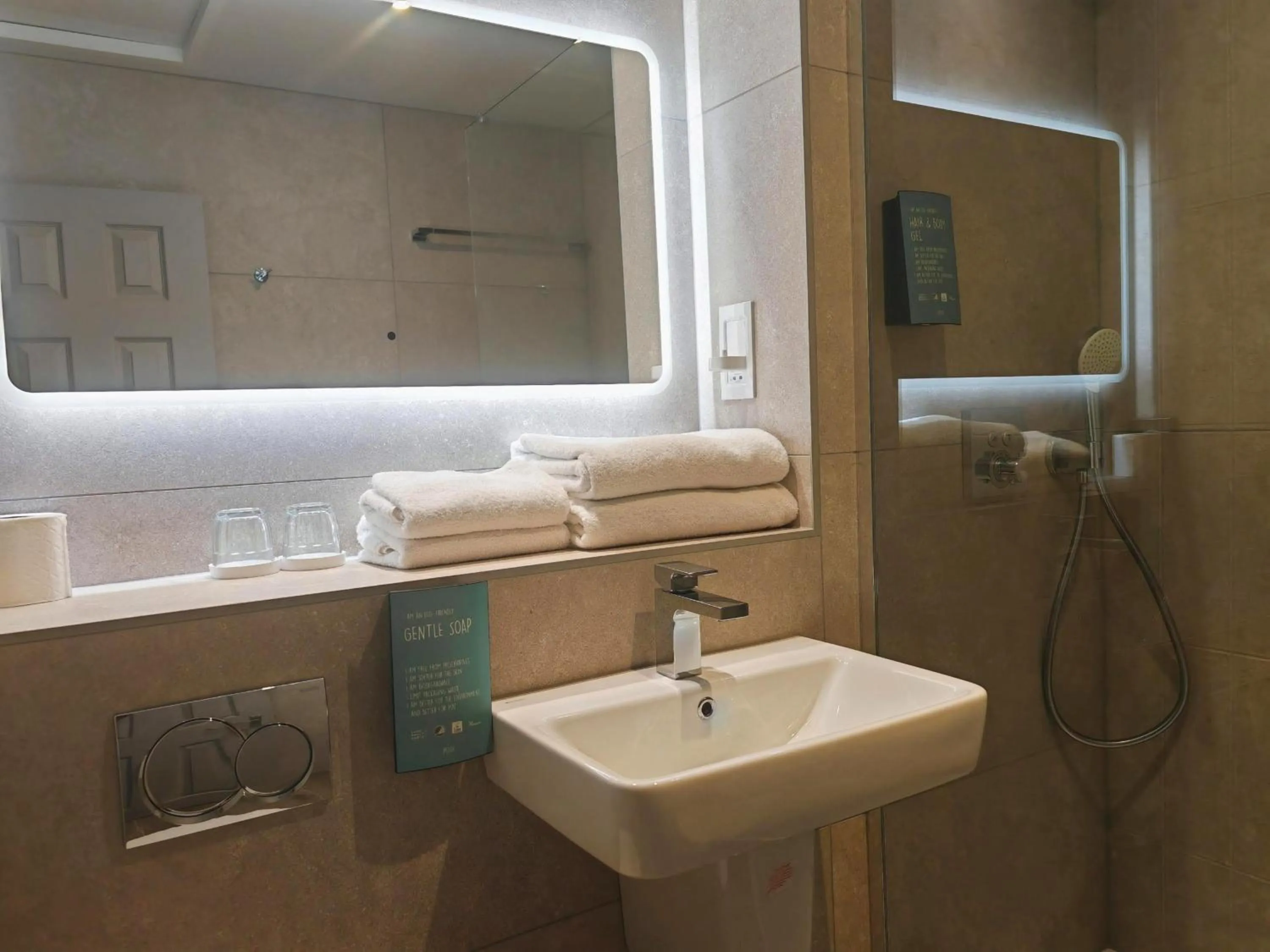 Shower in Frederick House Hotel