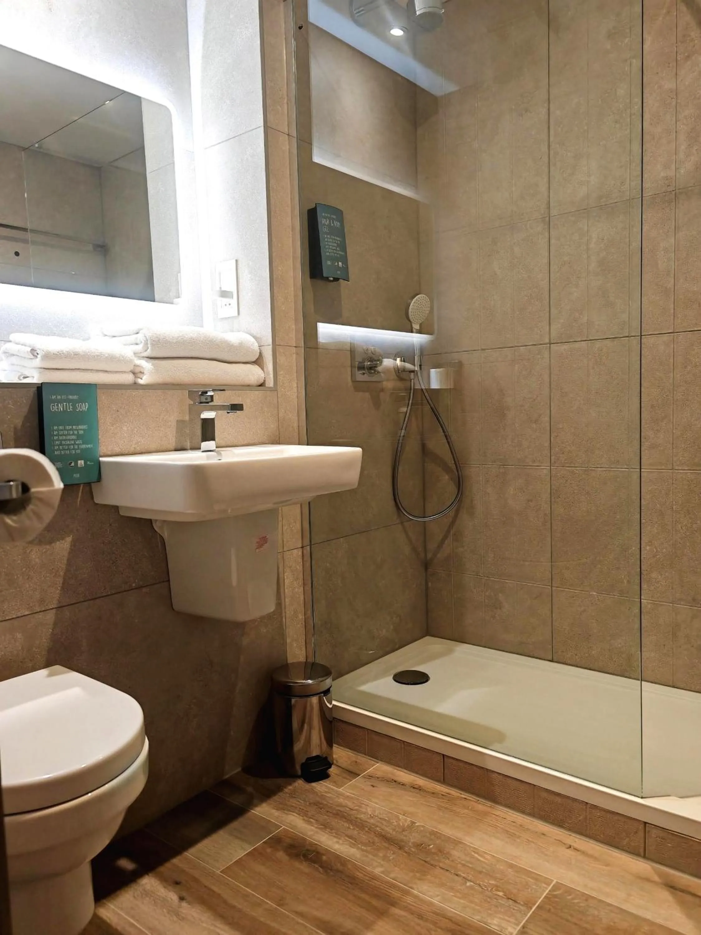 Shower in Frederick House Hotel