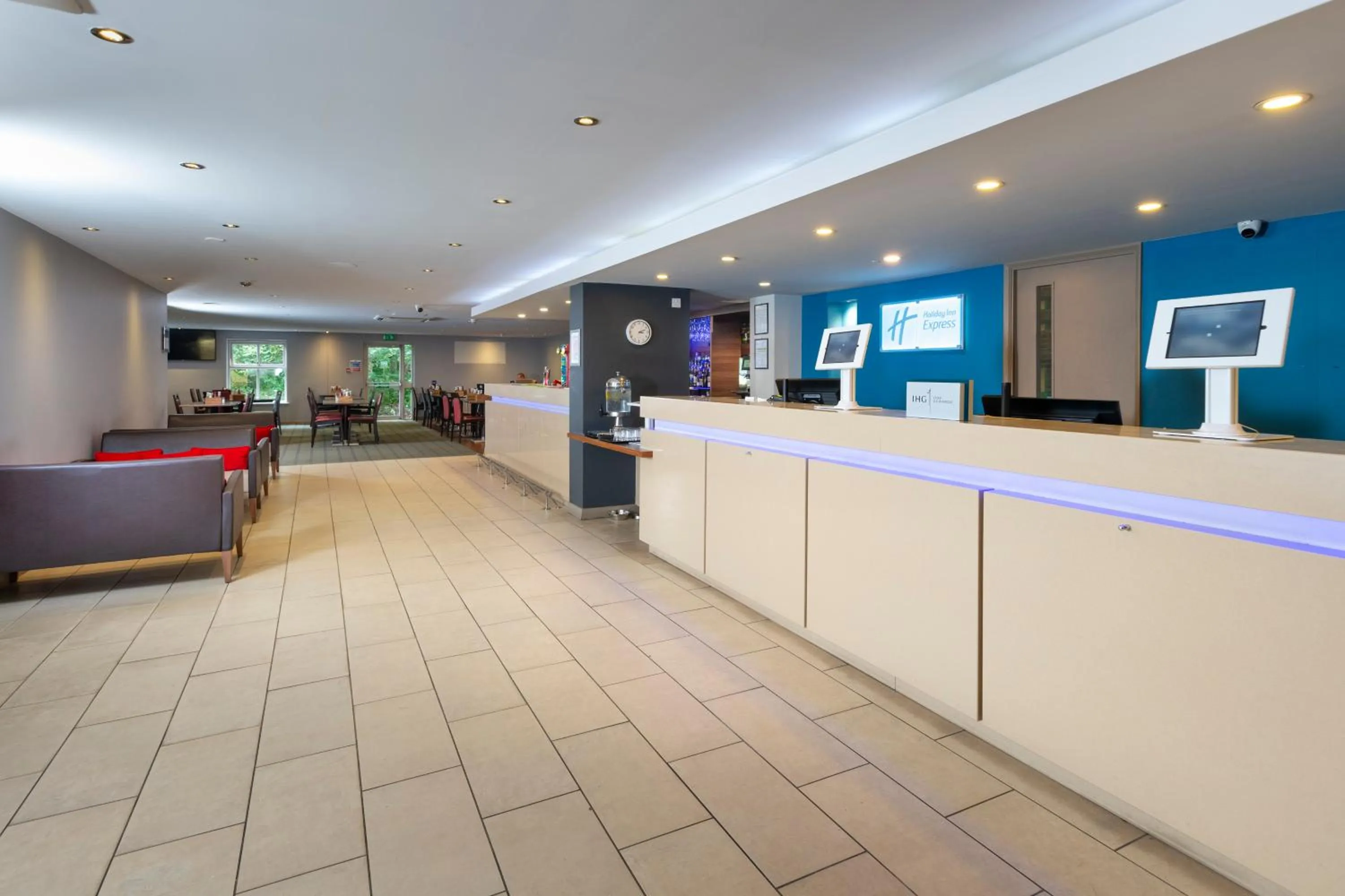 Lobby or reception in Holiday Inn Express Exeter East by IHG