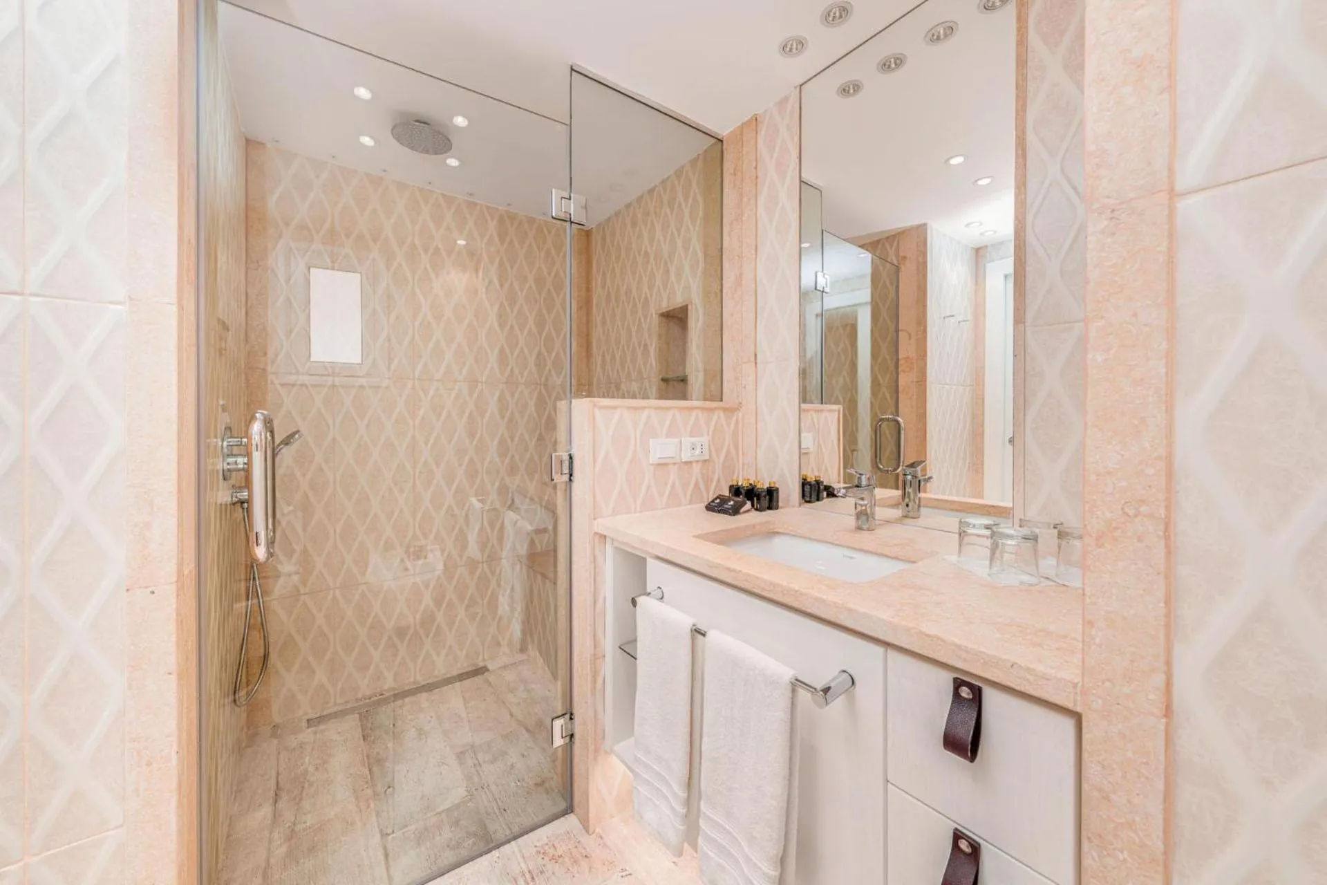 Shower in Domina Coral Bay Resort, Diving , Spa & Casino