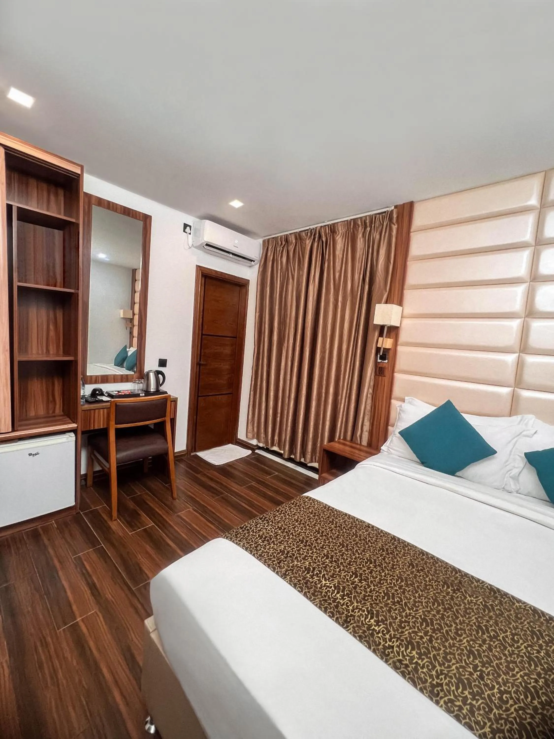 Bedroom, Bed in Dreams Grand