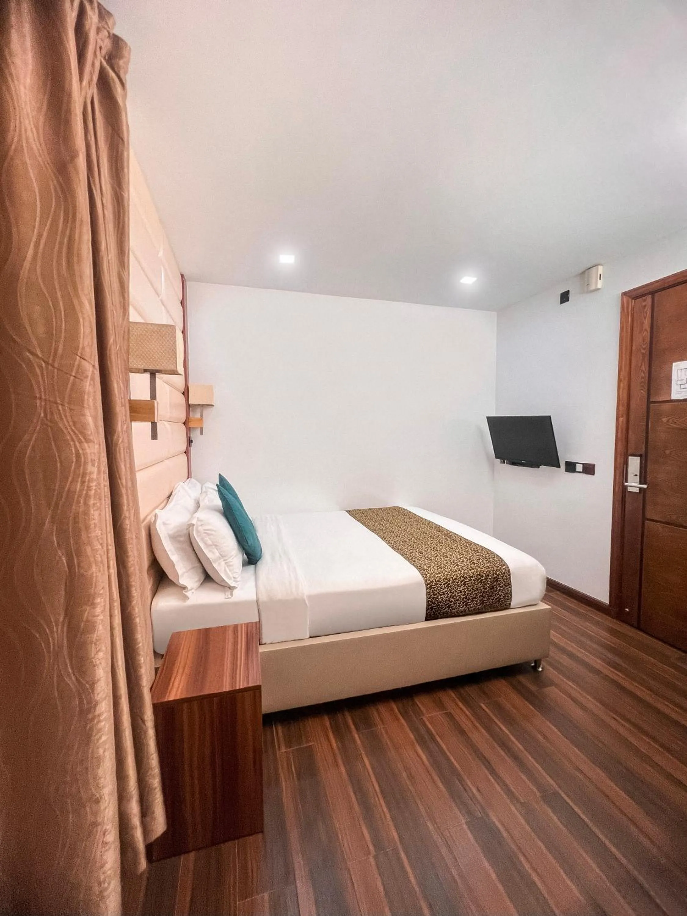 Bedroom, Bed in Dreams Grand