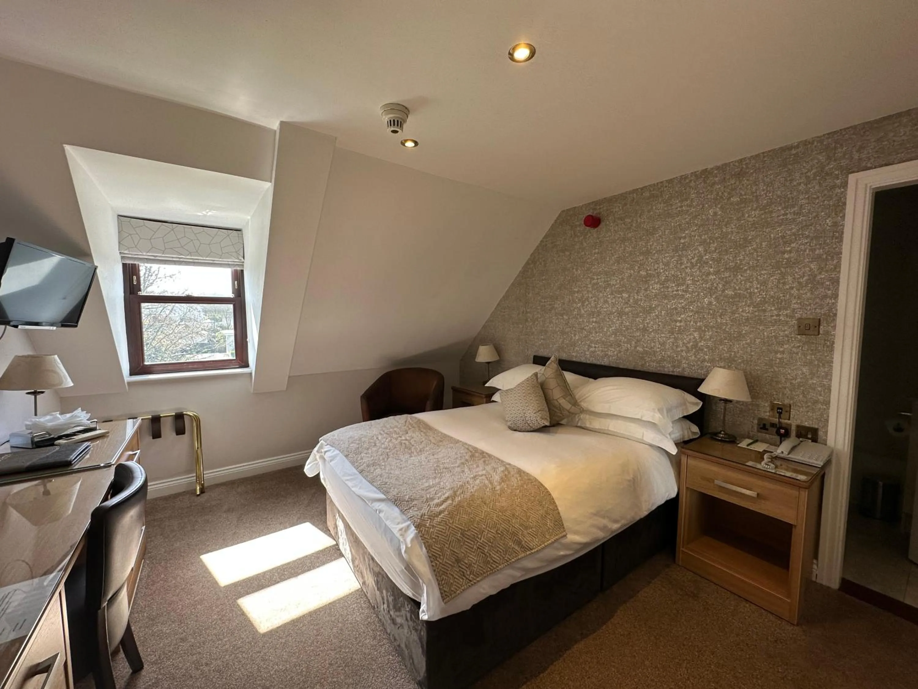 Bedroom, Bed in Le Friquet Hotel