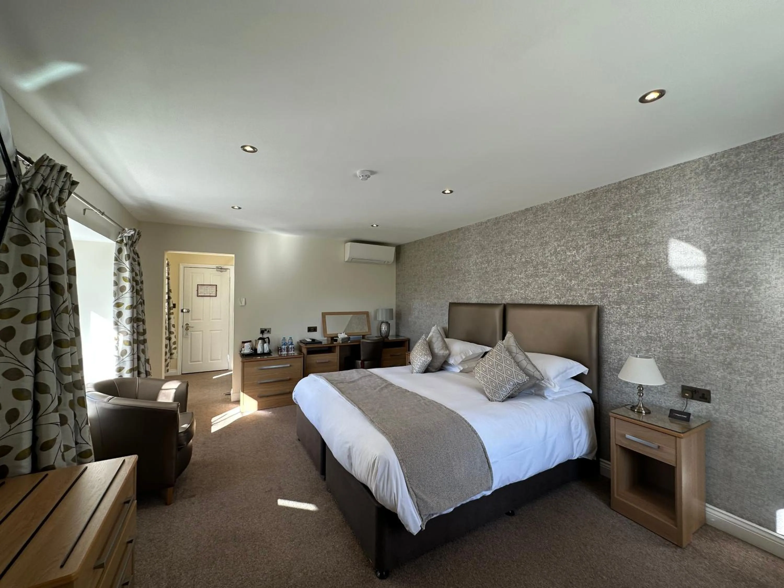 Bedroom, Bed in Le Friquet Hotel