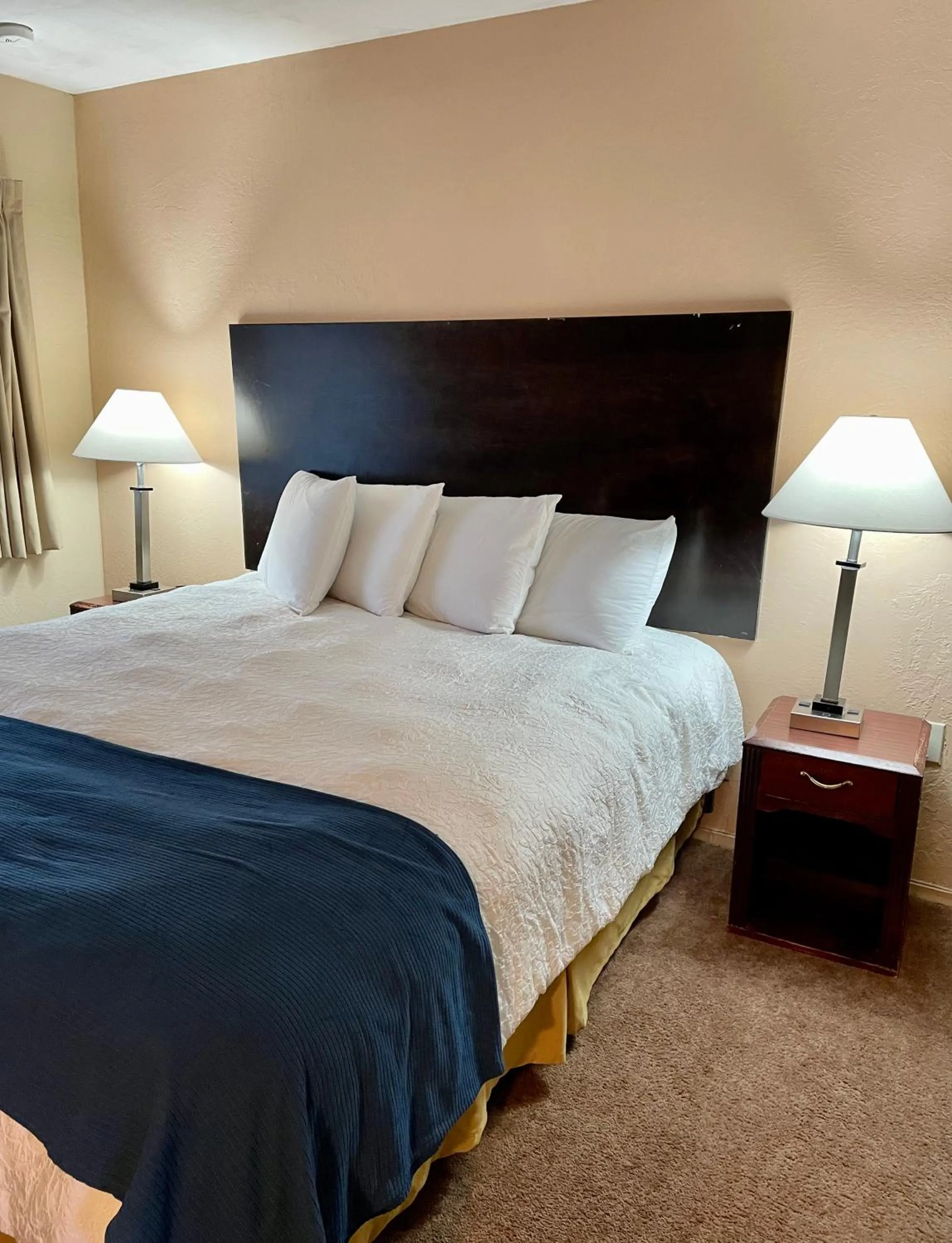 Bed in Red Bluff Inn