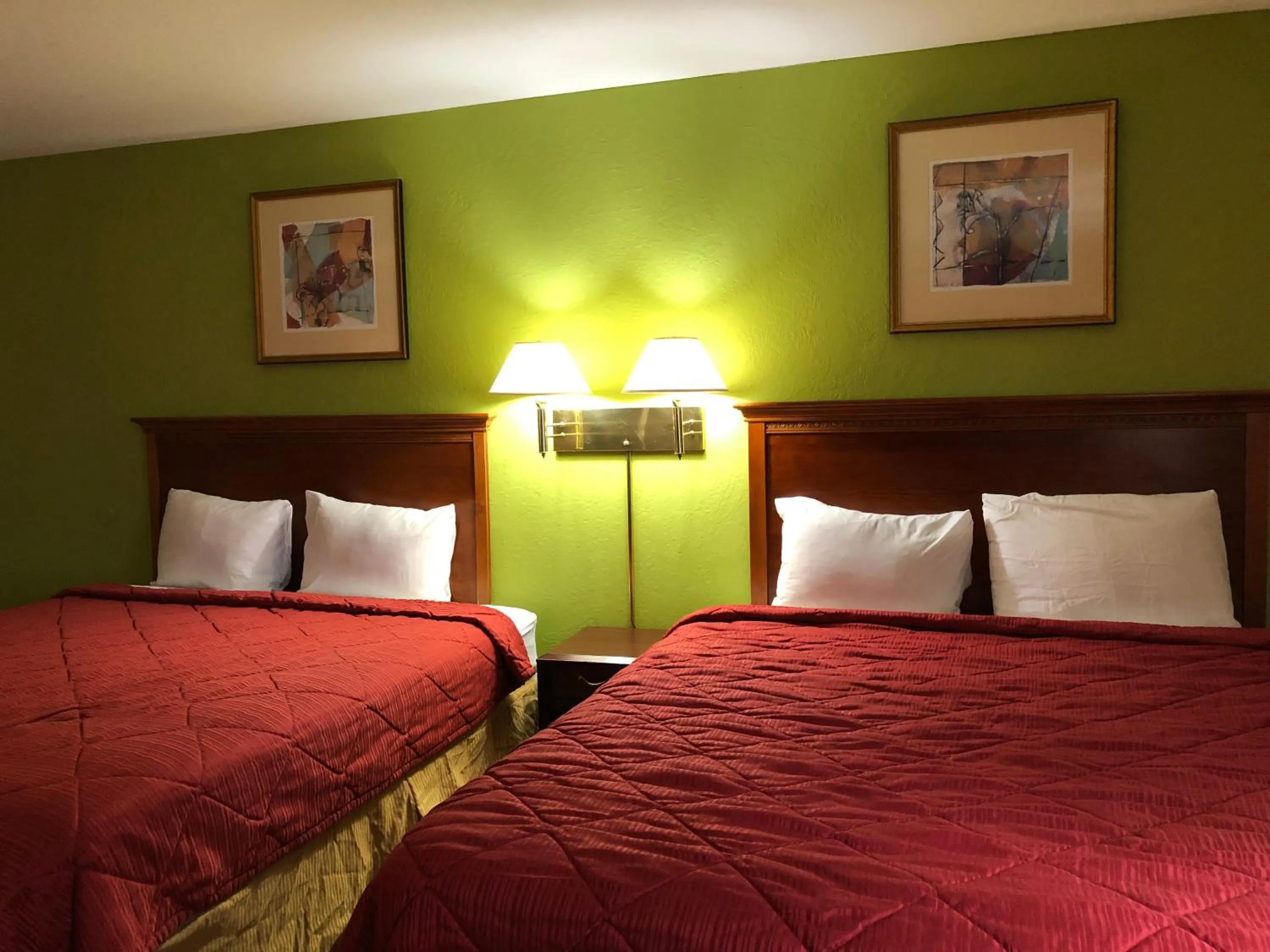 Bed in Red Bluff Inn