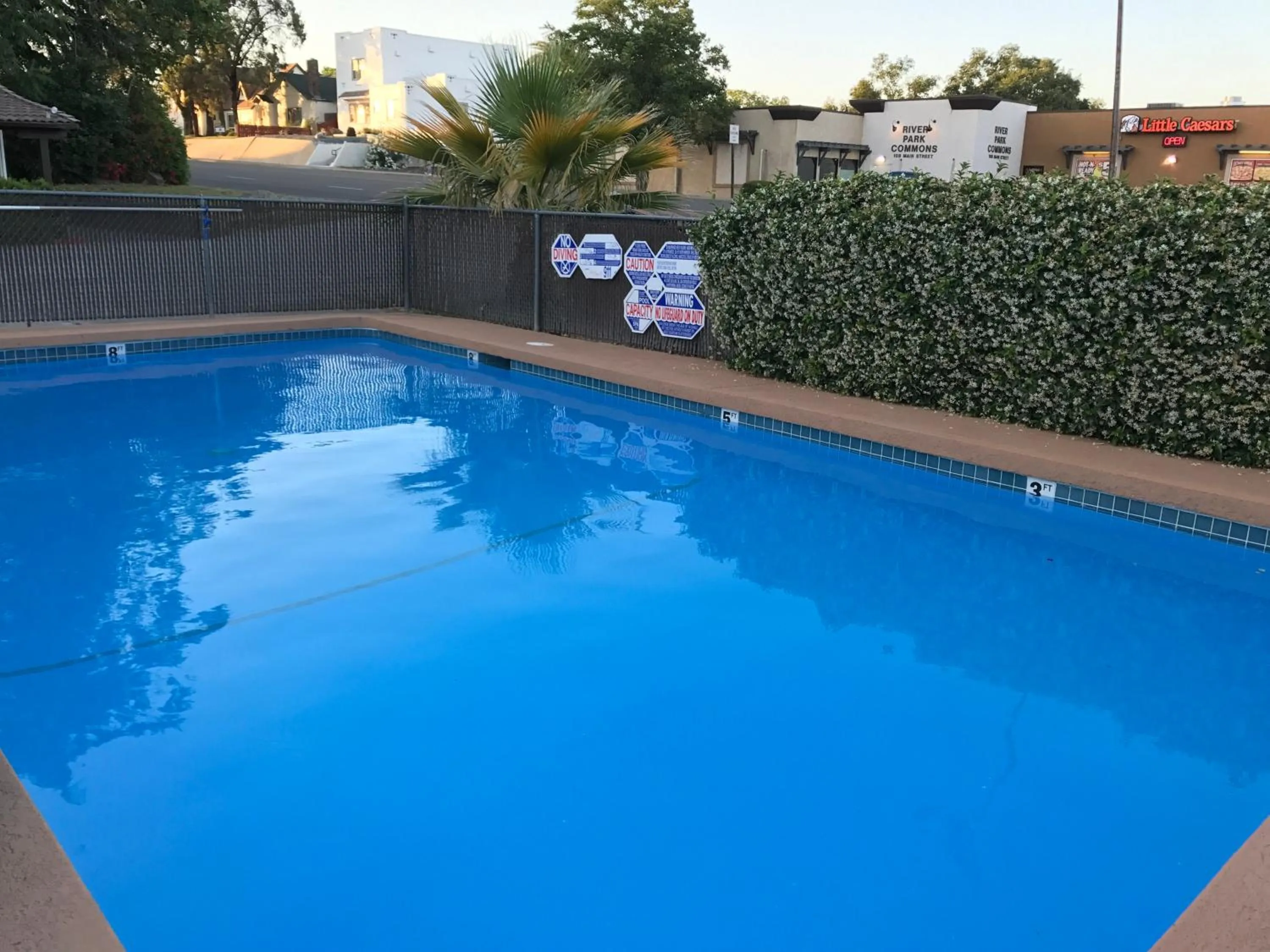 Swimming pool in Red Bluff Inn
