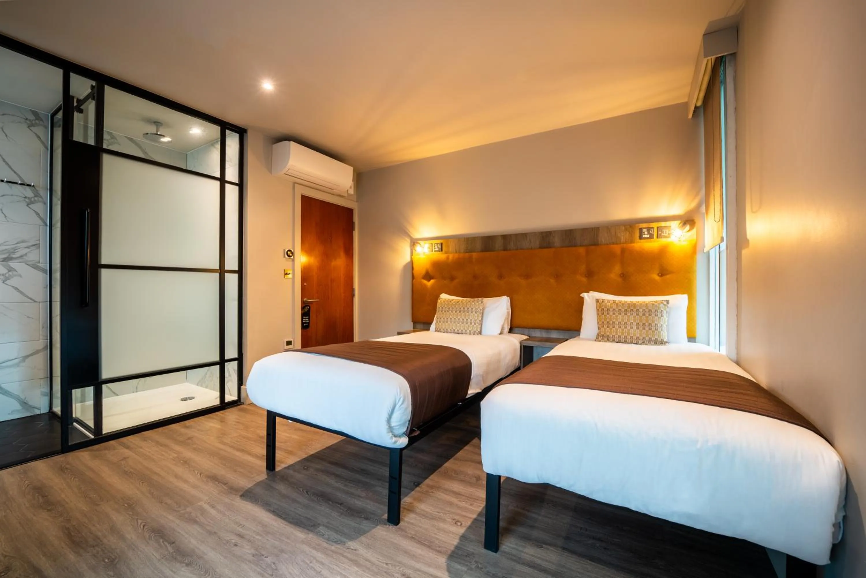 Bed in Euston Square Hotel