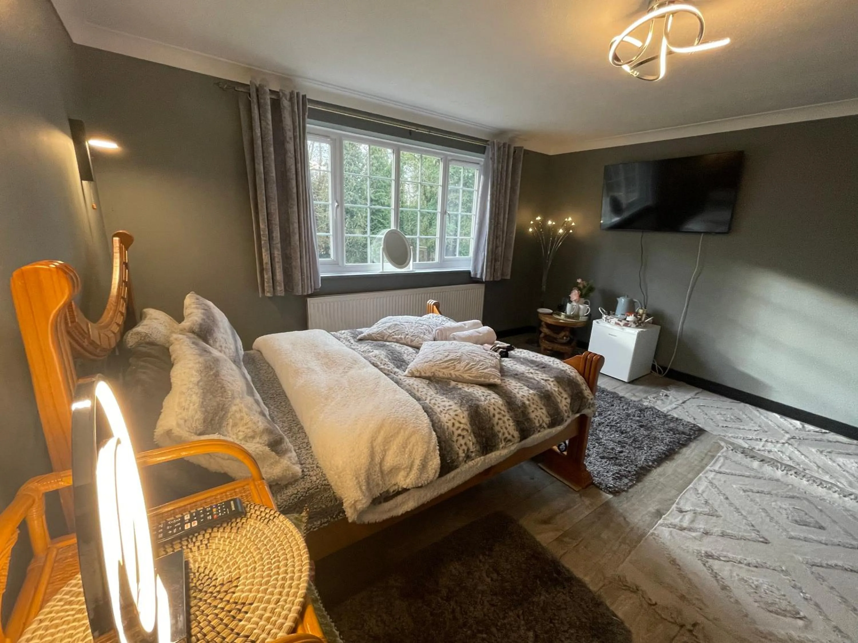 Bedroom, Bed in Da Vinci Guest House & Guest Parking, A Real Gem