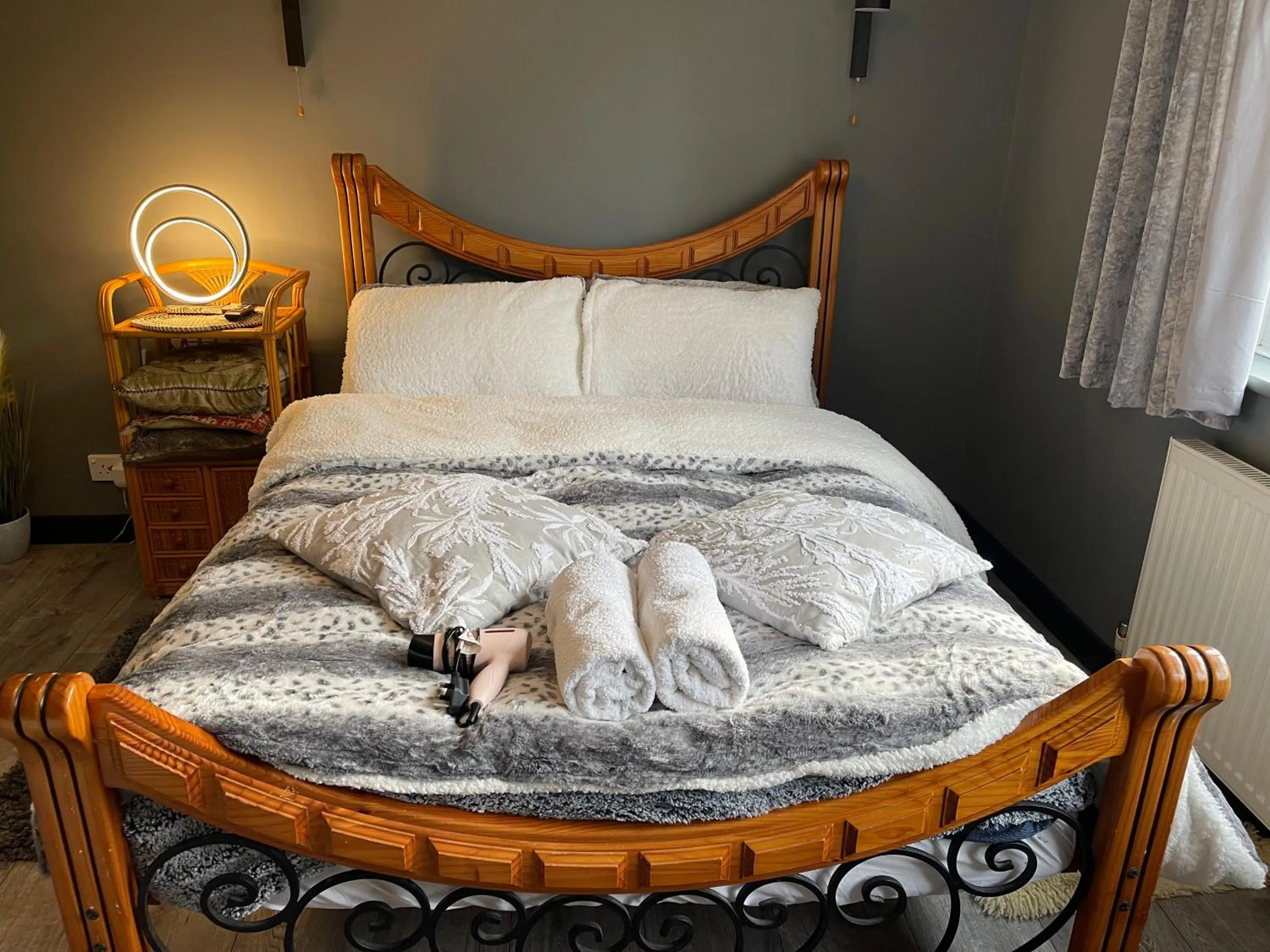 Bedroom, Bed in Da Vinci Guest House & Guest Parking, A Real Gem