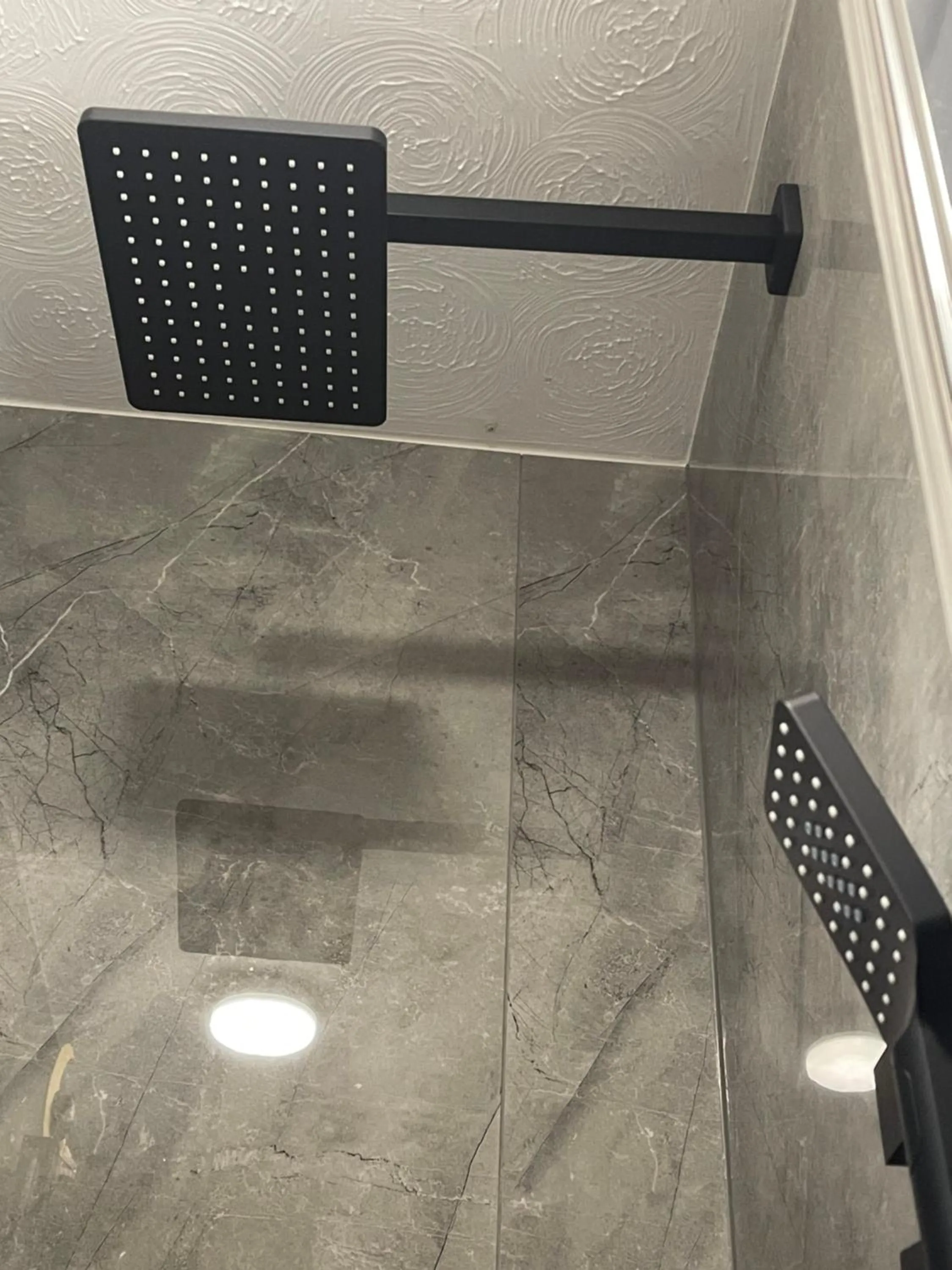 Shower in Da Vinci Guest House & Guest Parking, A Real Gem