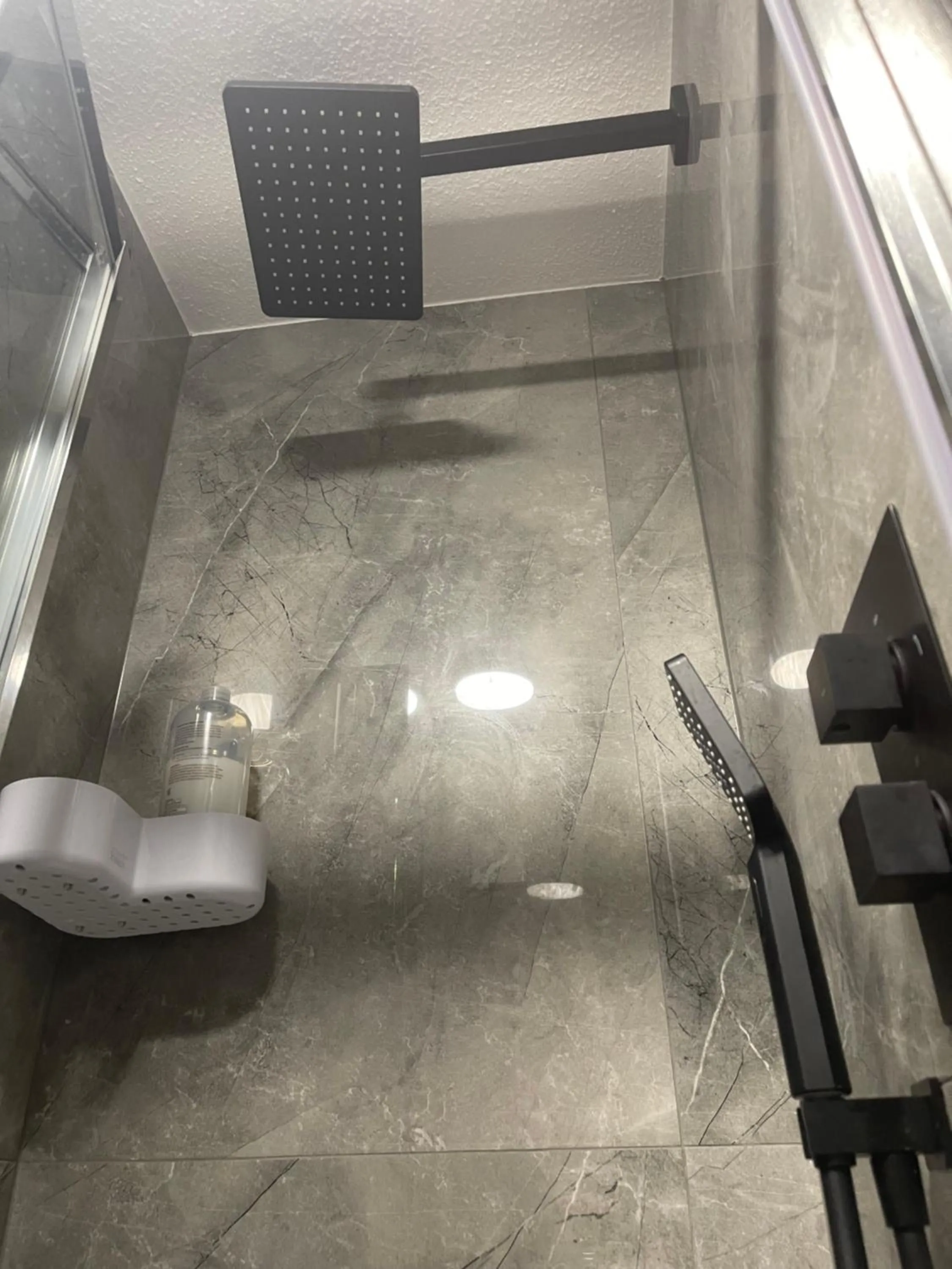 Shower in Da Vinci Guest House & Guest Parking, A Real Gem