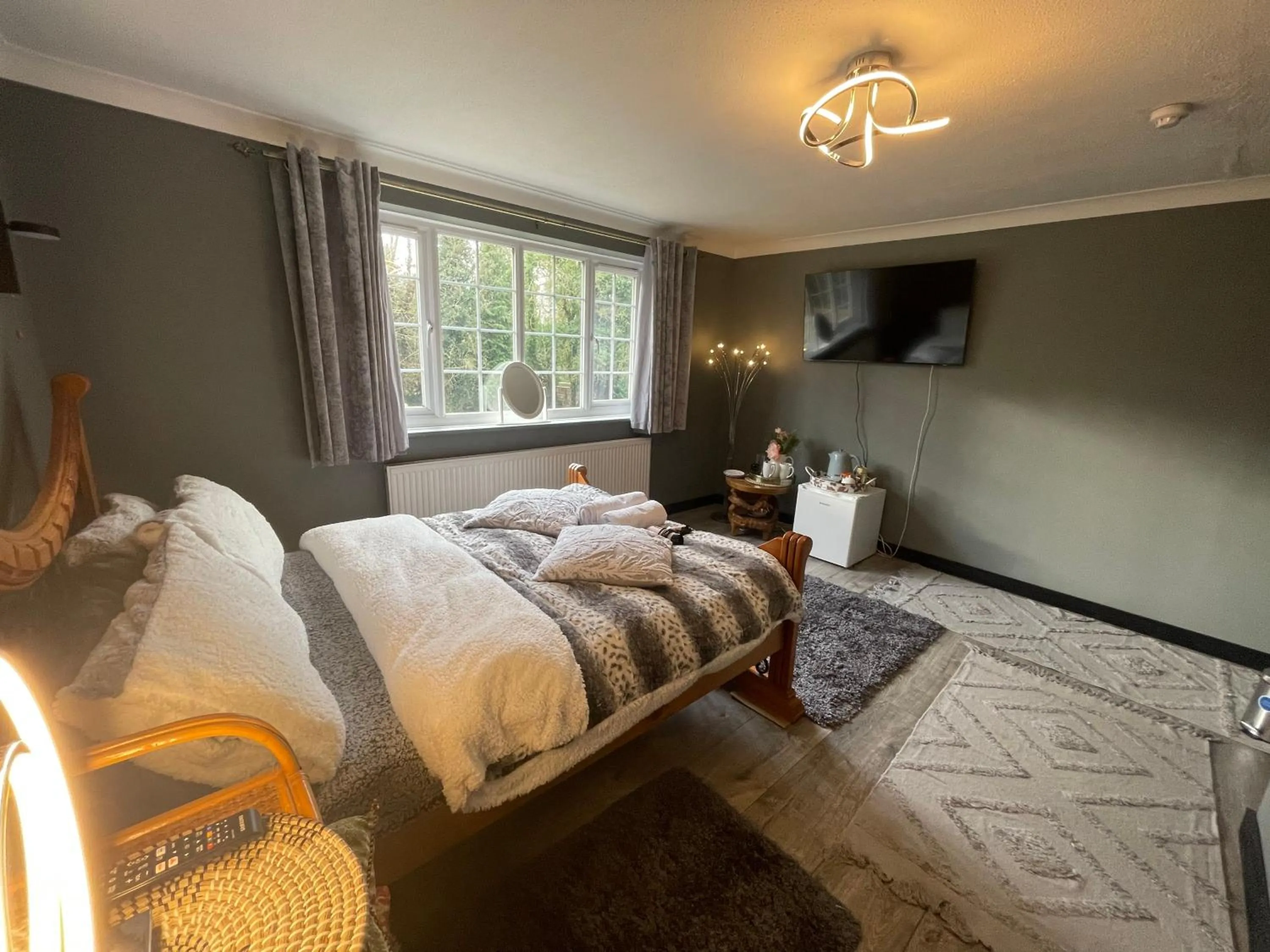 Bedroom, Bed in Da Vinci Guest House & Guest Parking, A Real Gem