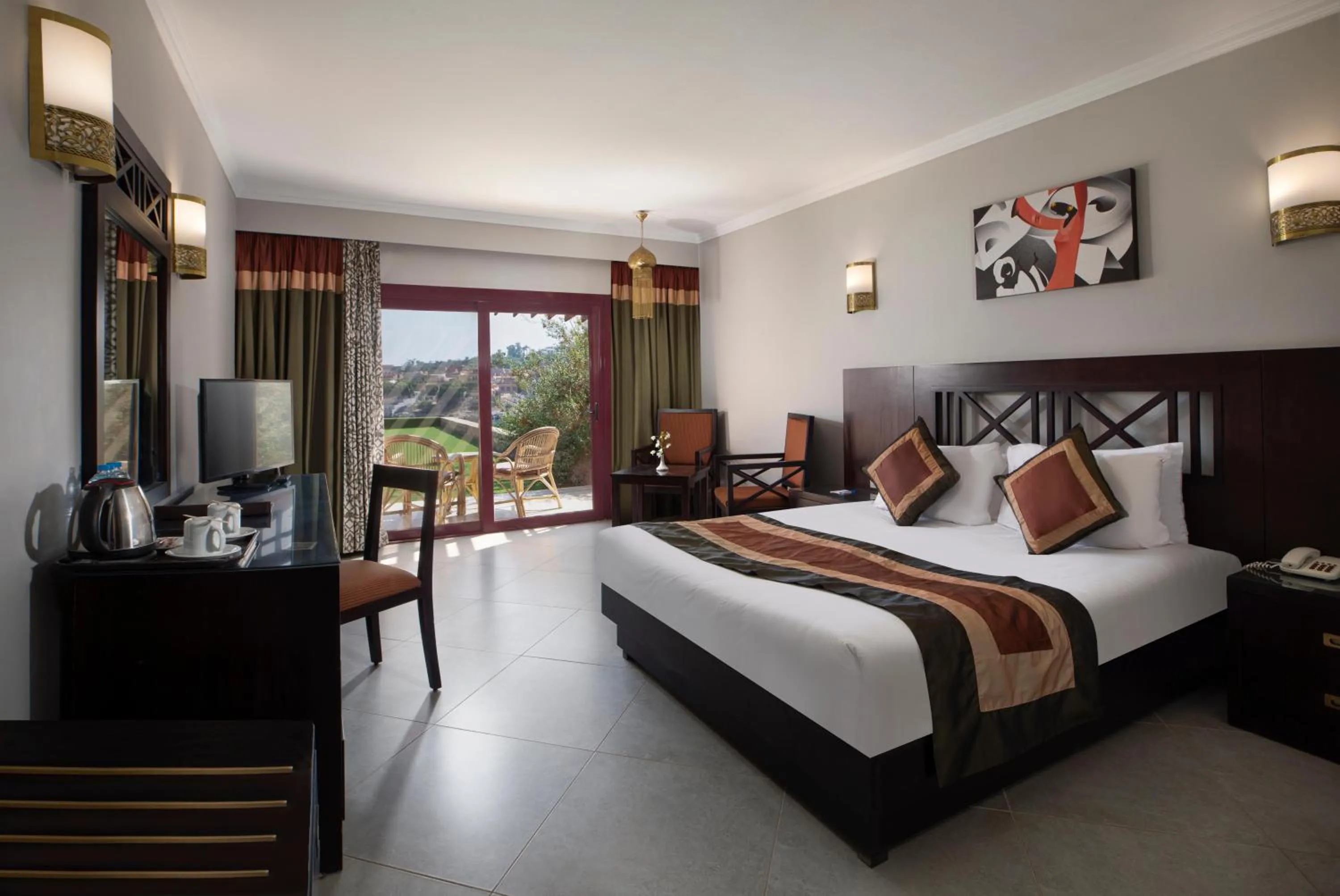 Shower, Bed in Pyramisa Island Hotel Aswan