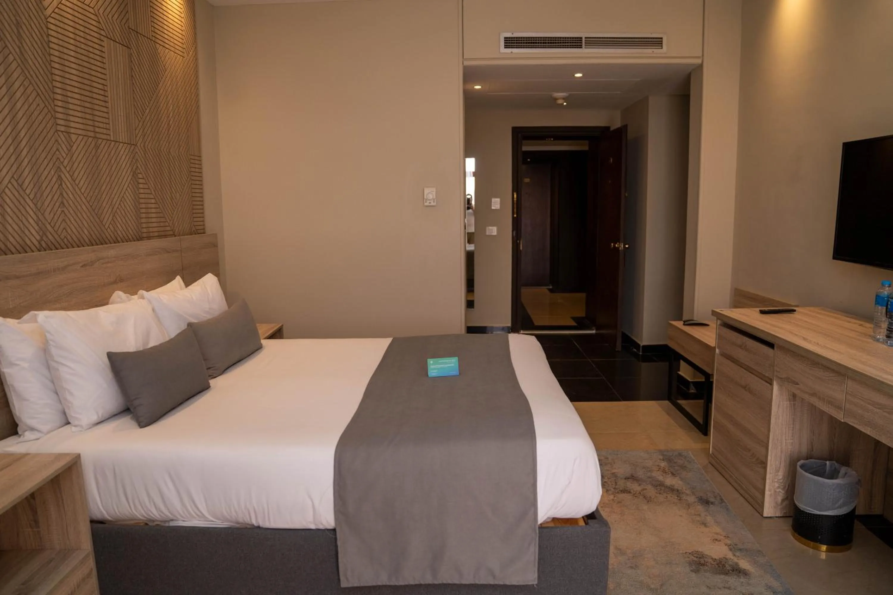 Bedroom, Bed in Pyramisa Island Hotel Aswan