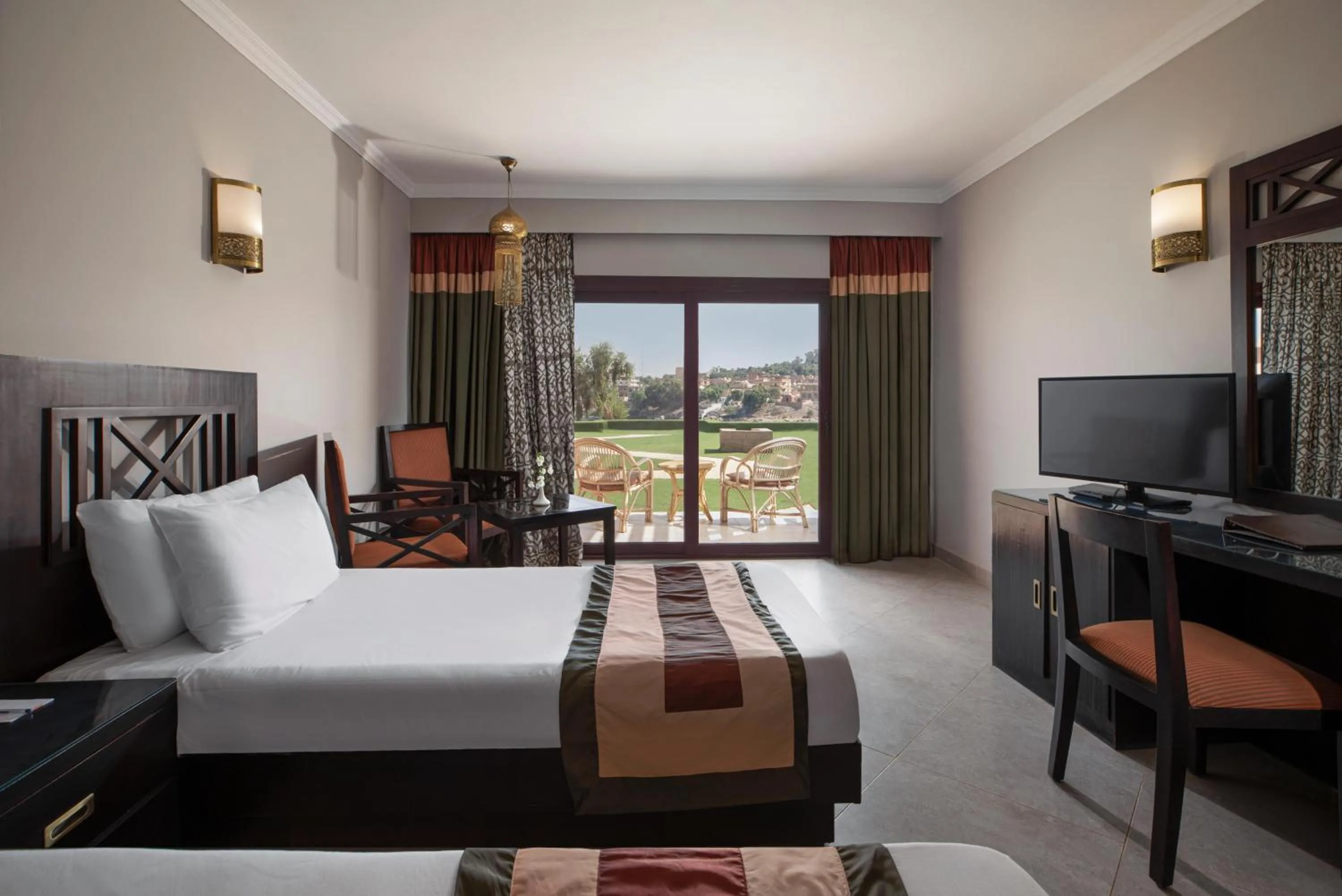 Shower, Bed in Pyramisa Island Hotel Aswan