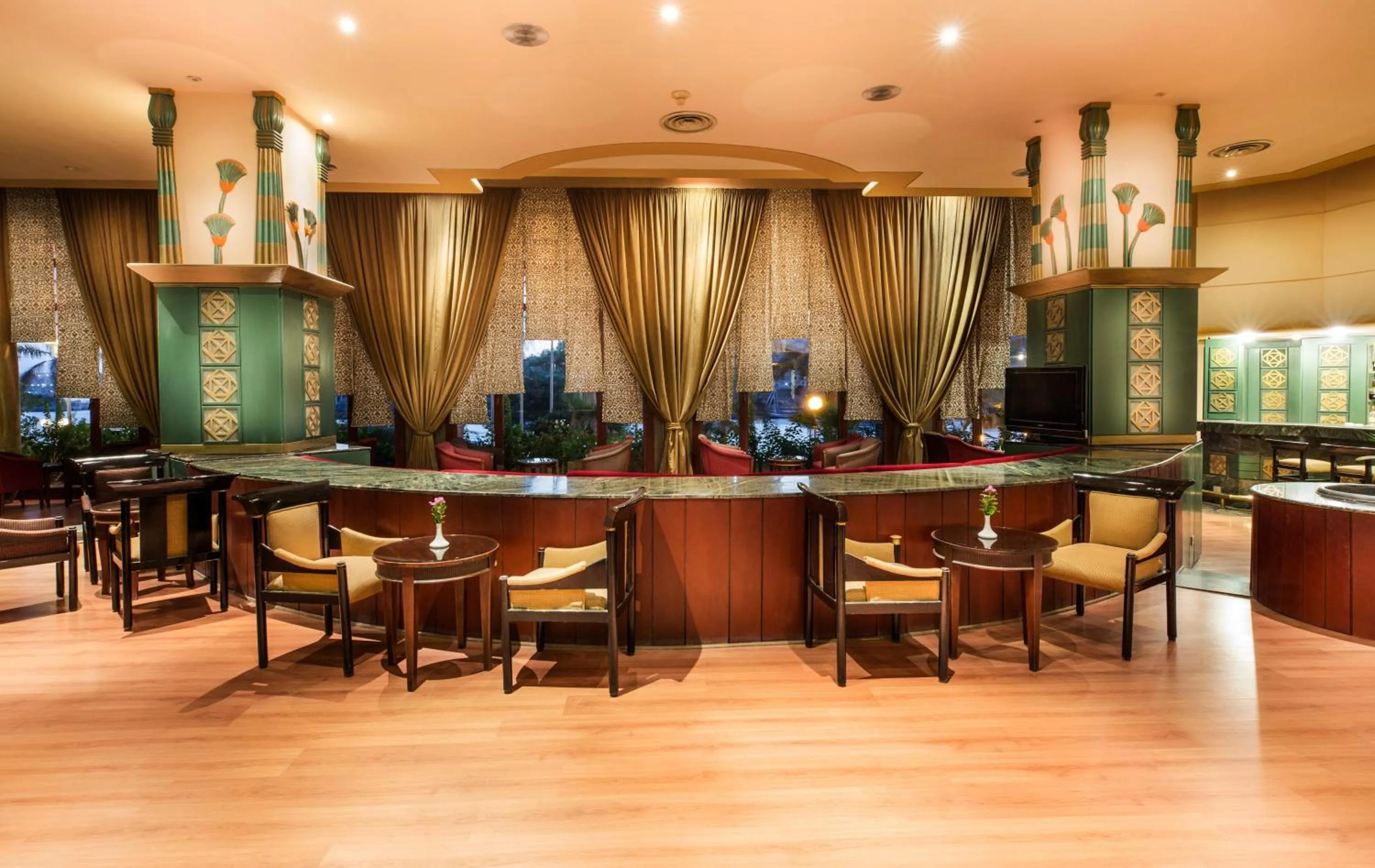 Lounge or bar in Pyramisa Island Hotel Aswan