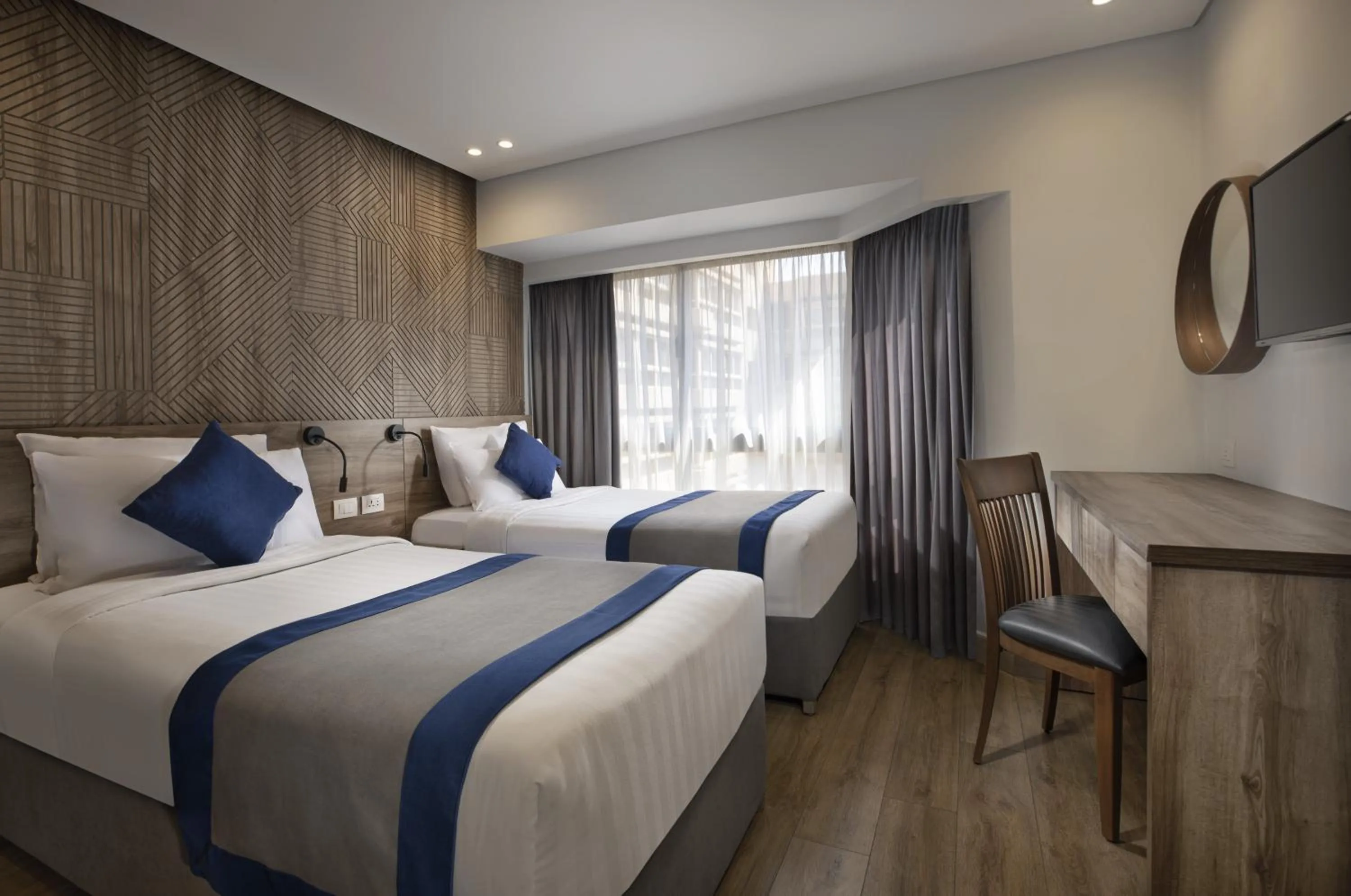 Bedroom, Bed in Pyramisa Suites Hotel Cairo