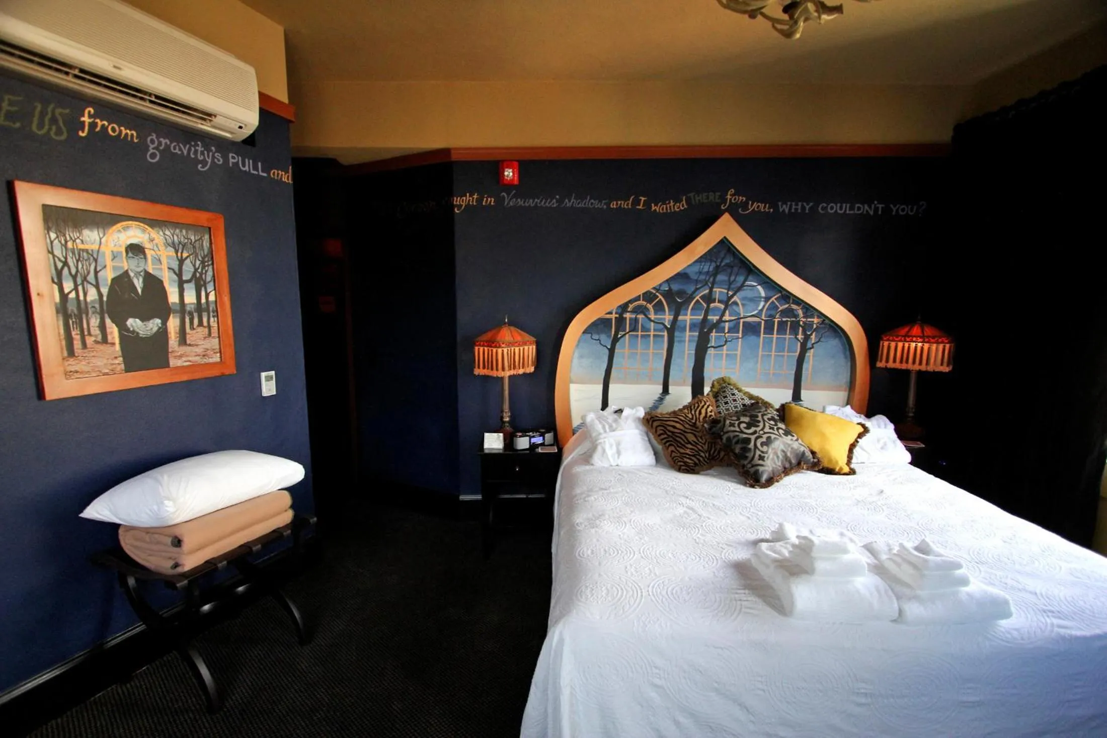 Bedroom, Bed in McMenamins Crystal Hotel