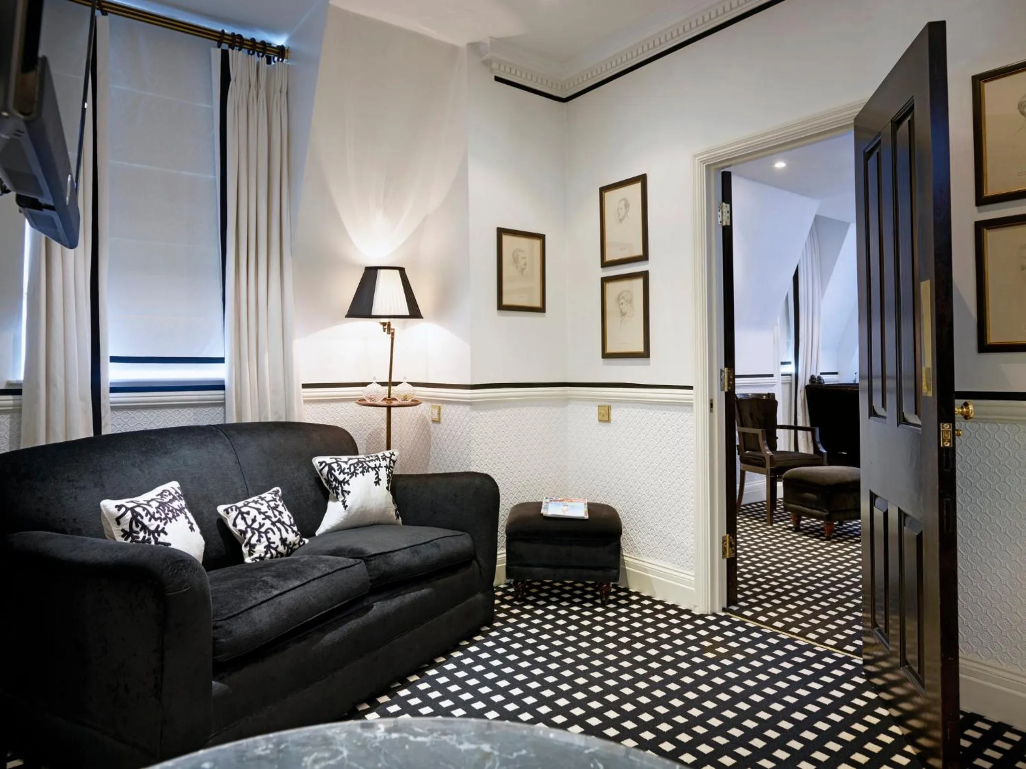 Photo of the whole room in 41