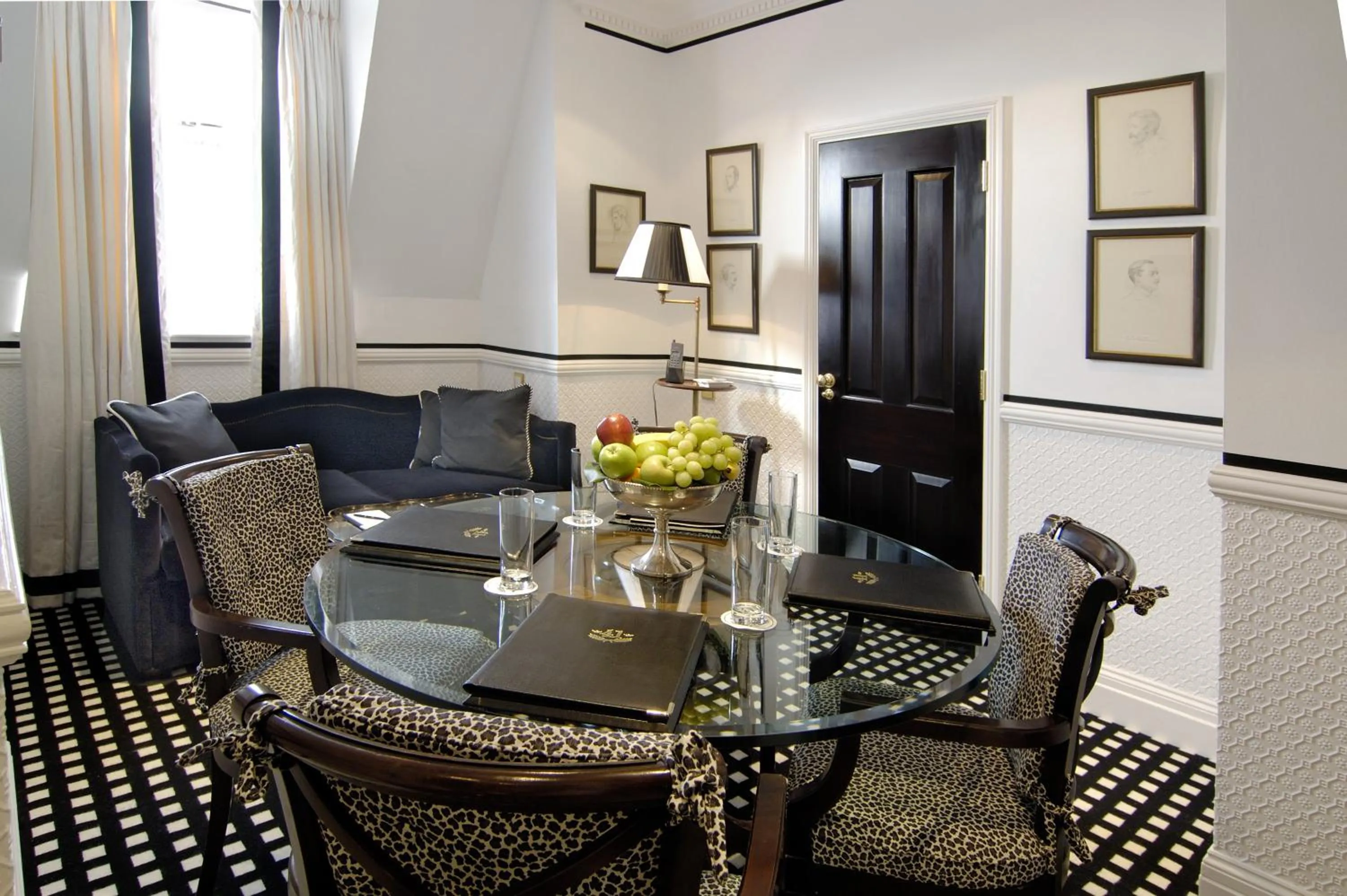 Photo of the whole room in 41