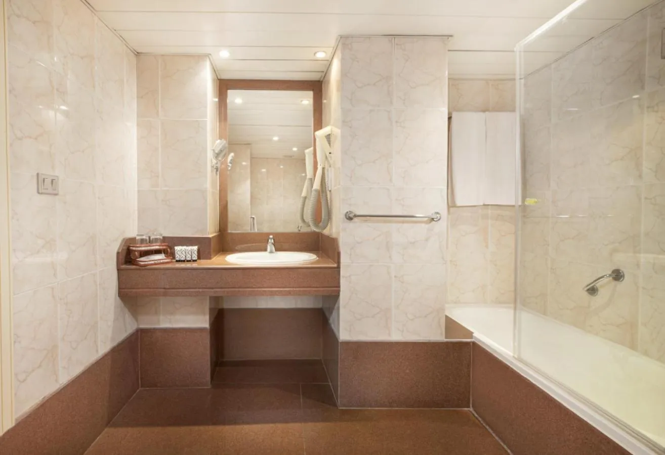 Bathroom in Pyramisa Hotel Luxor