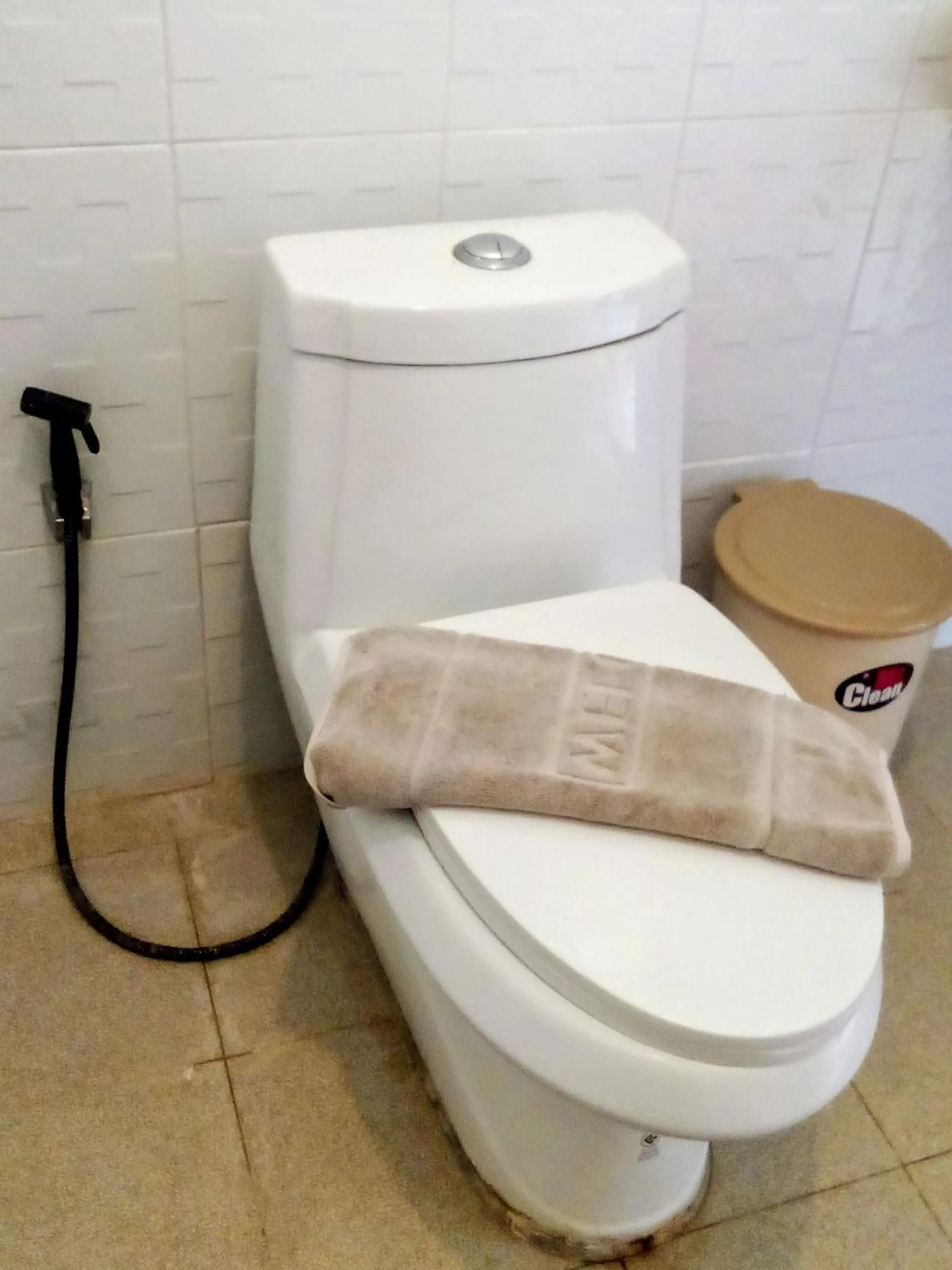 Toilet in The Sea @ Lanta Hotel