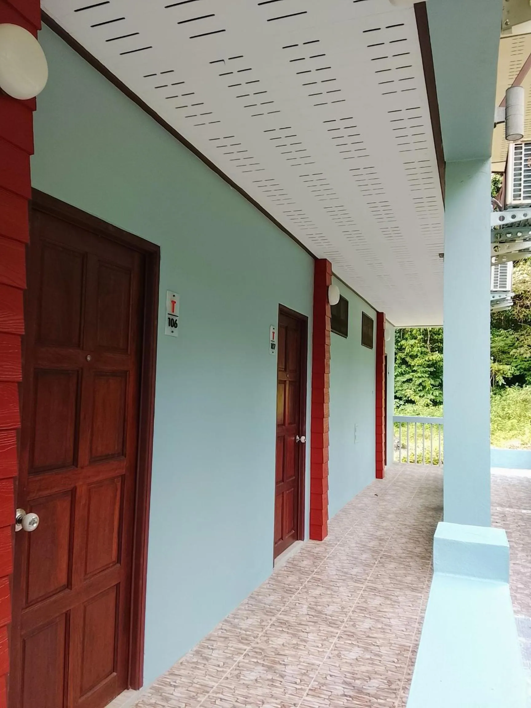 Facade/entrance in The Sea @ Lanta Hotel