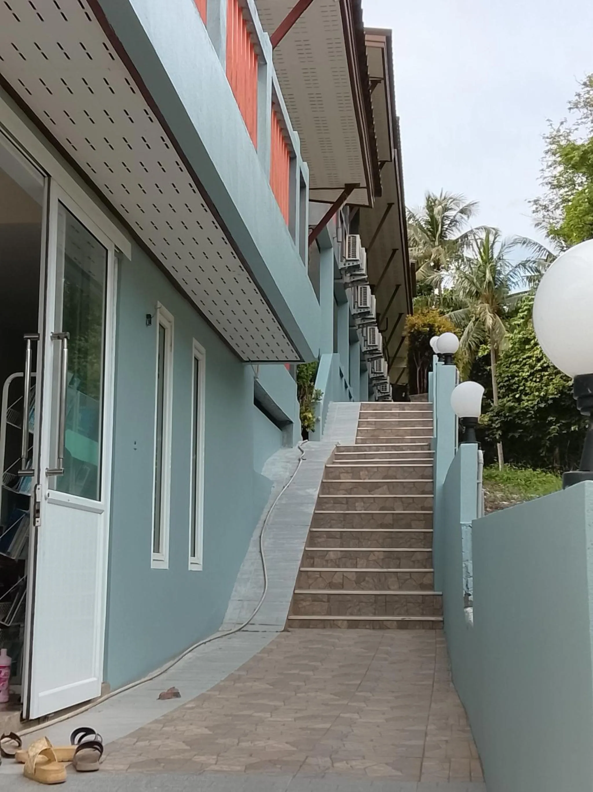 Facade/entrance in The Sea @ Lanta Hotel