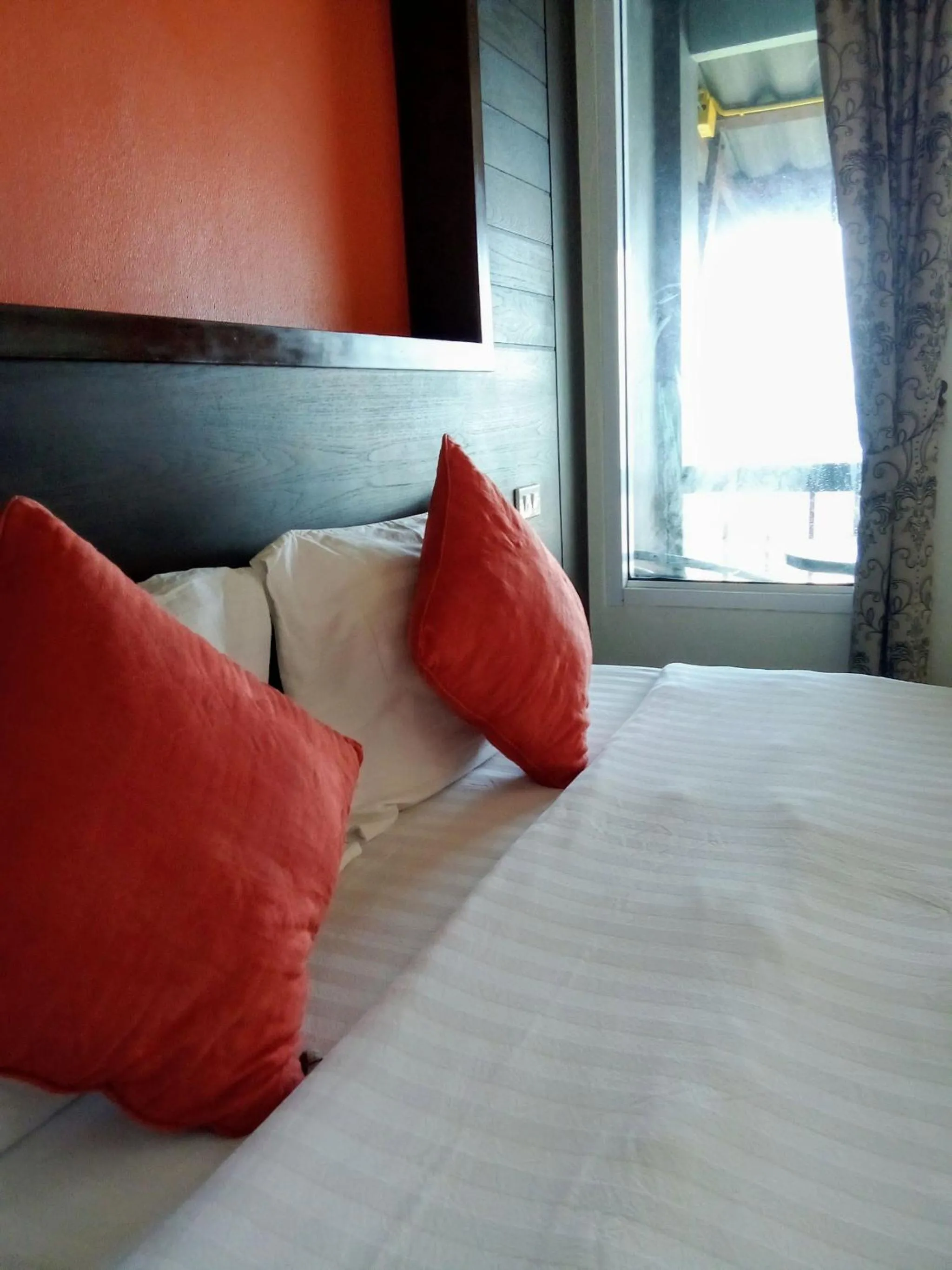 Bed in The Sea @ Lanta Hotel