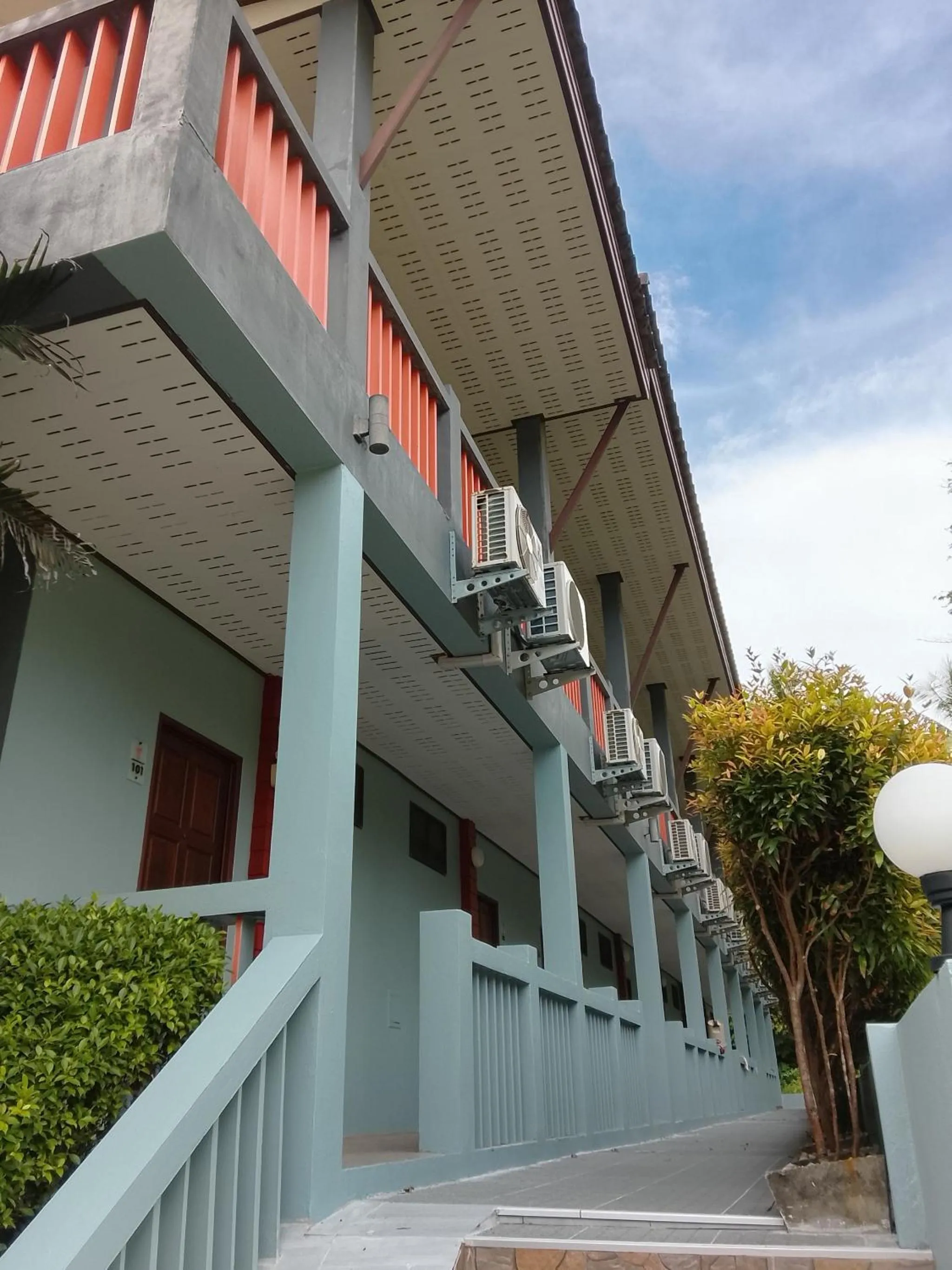 Facade/entrance in The Sea @ Lanta Hotel
