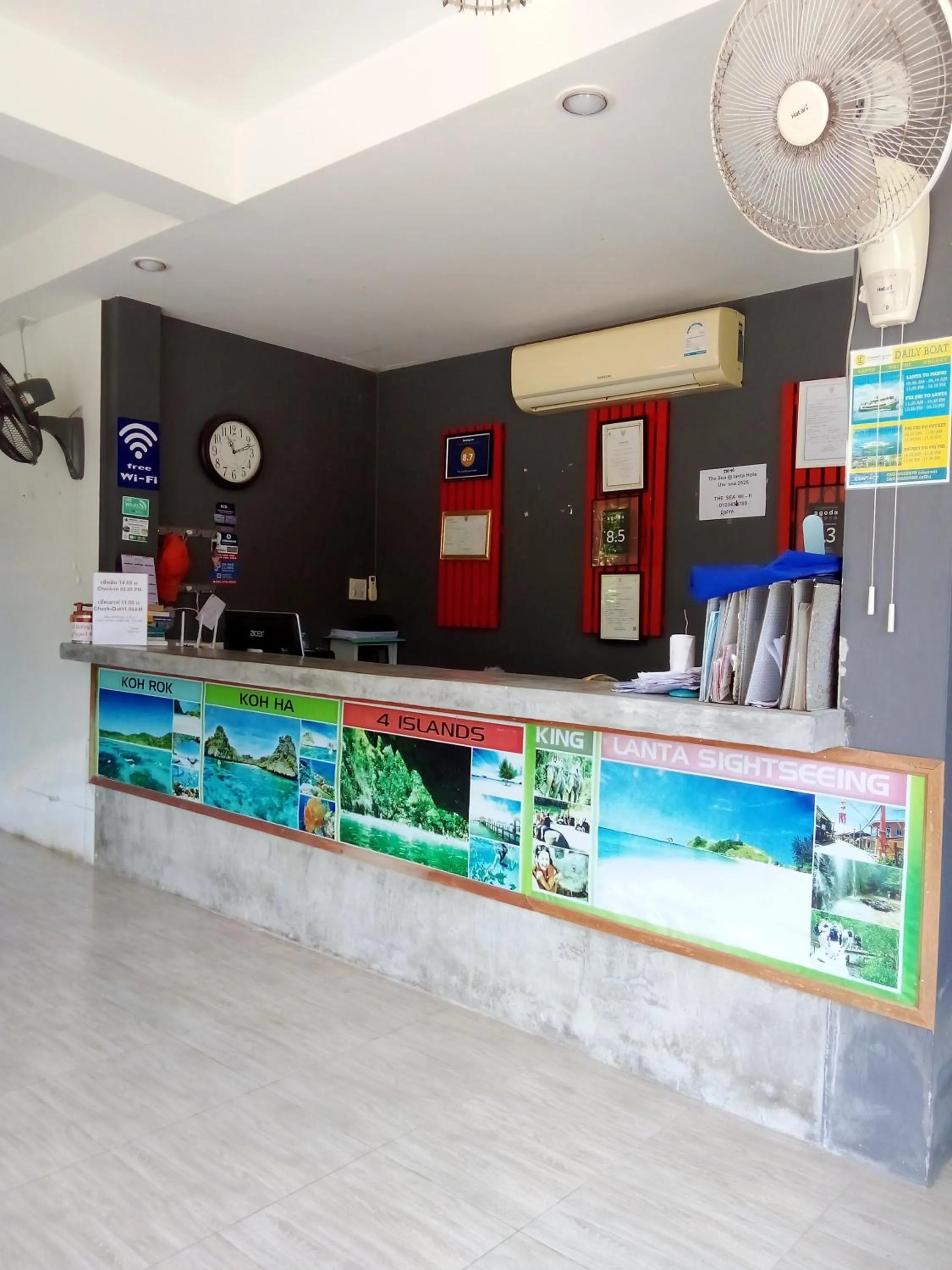 Lobby or reception in The Sea @ Lanta Hotel