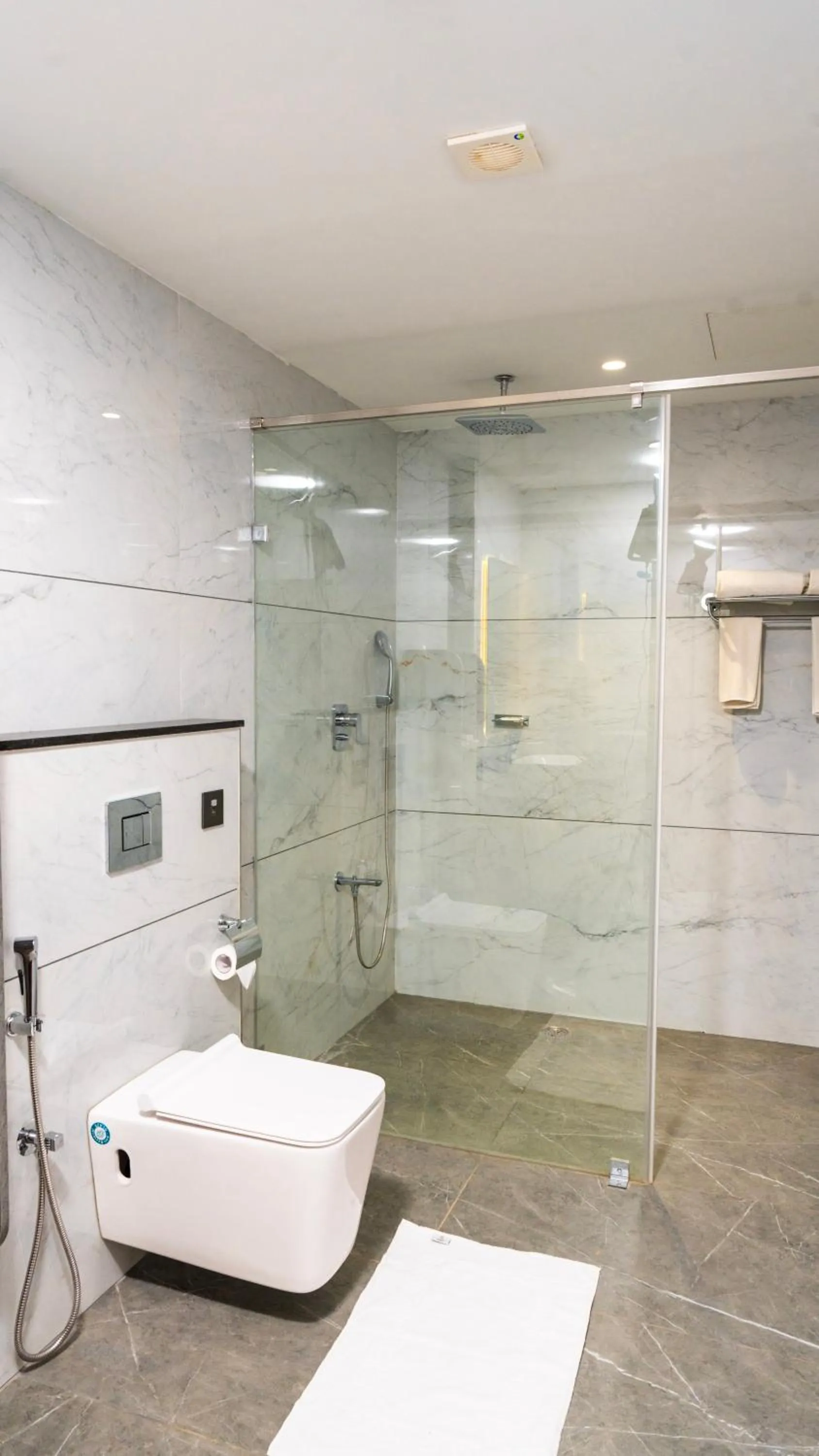 Shower in Gokulam Grand Resort & Spa, Coorg