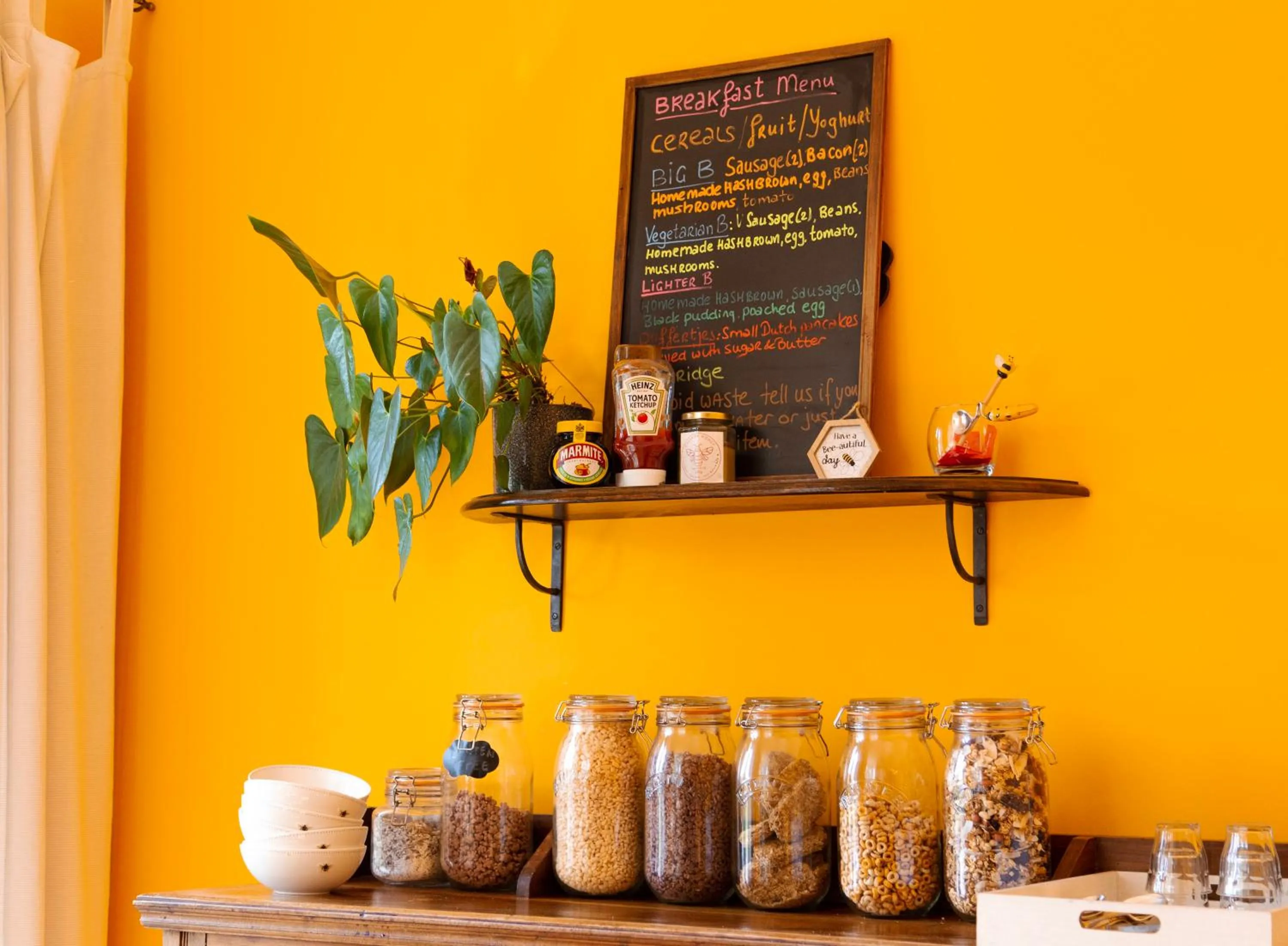 Breakfast in The Hive at 52