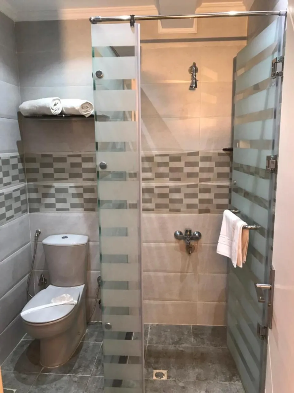 Shower in Havana Hotel Cairo