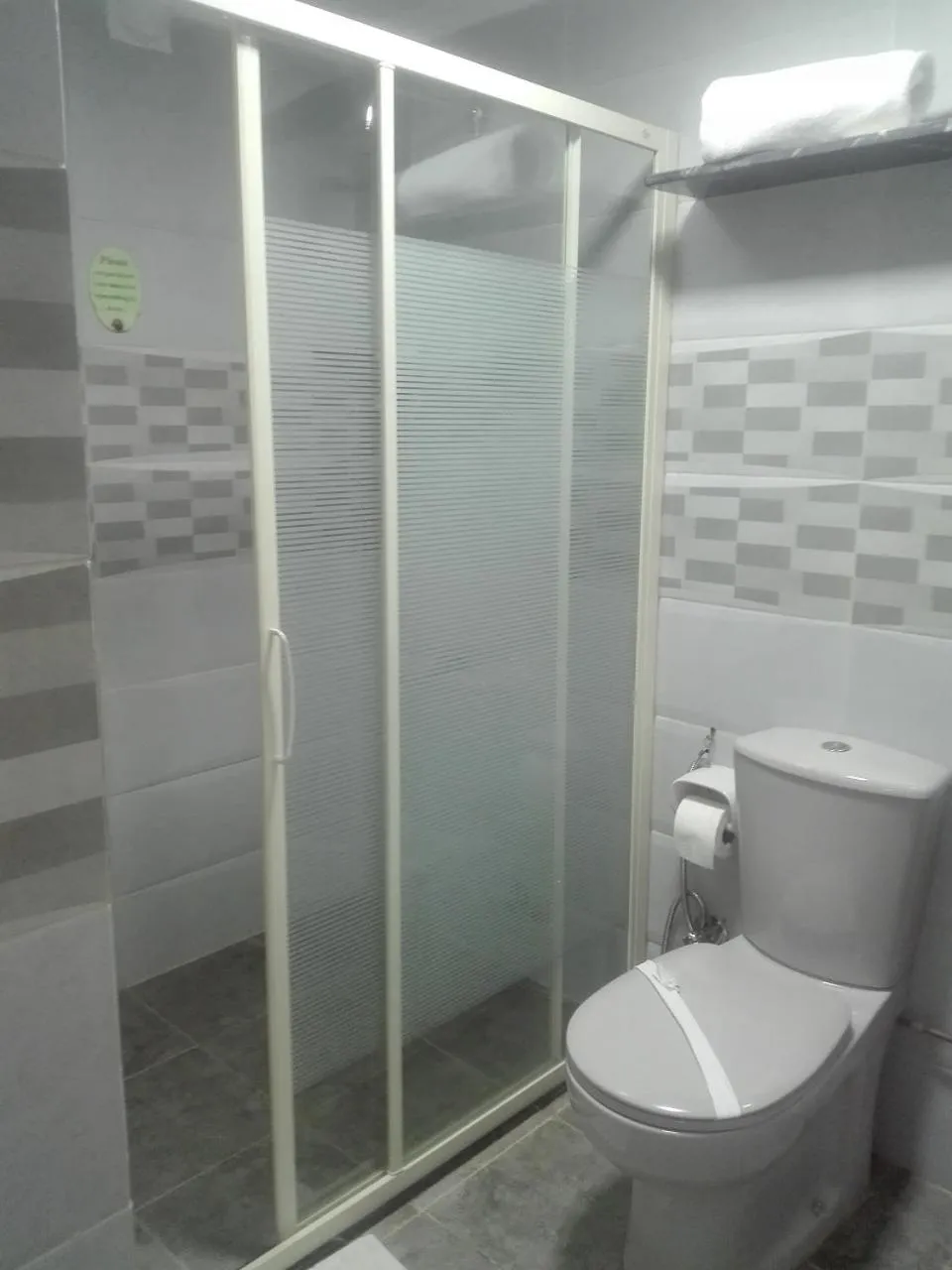 Shower in Havana Hotel Cairo