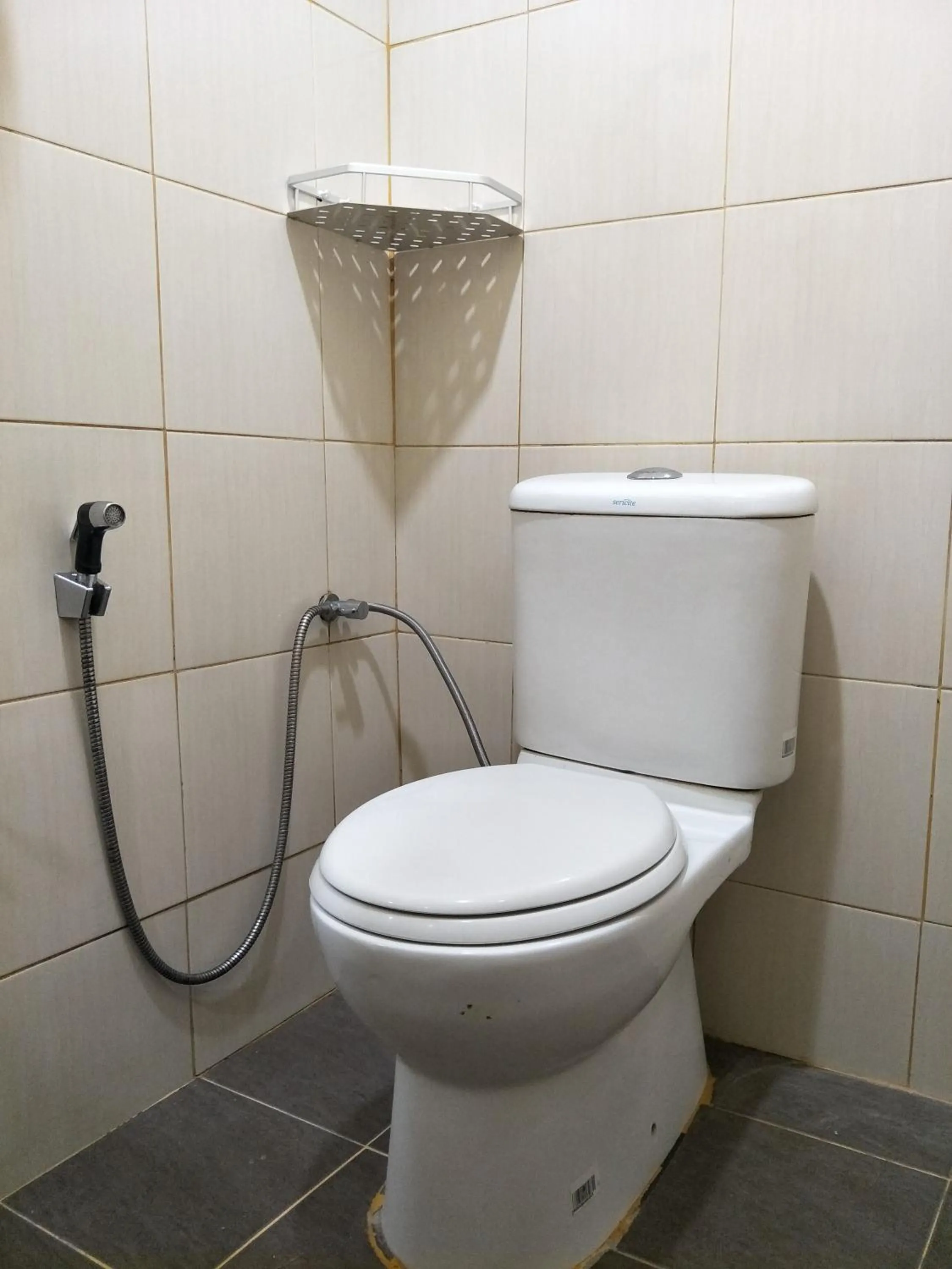 Toilet in Motel Aurora Damai
