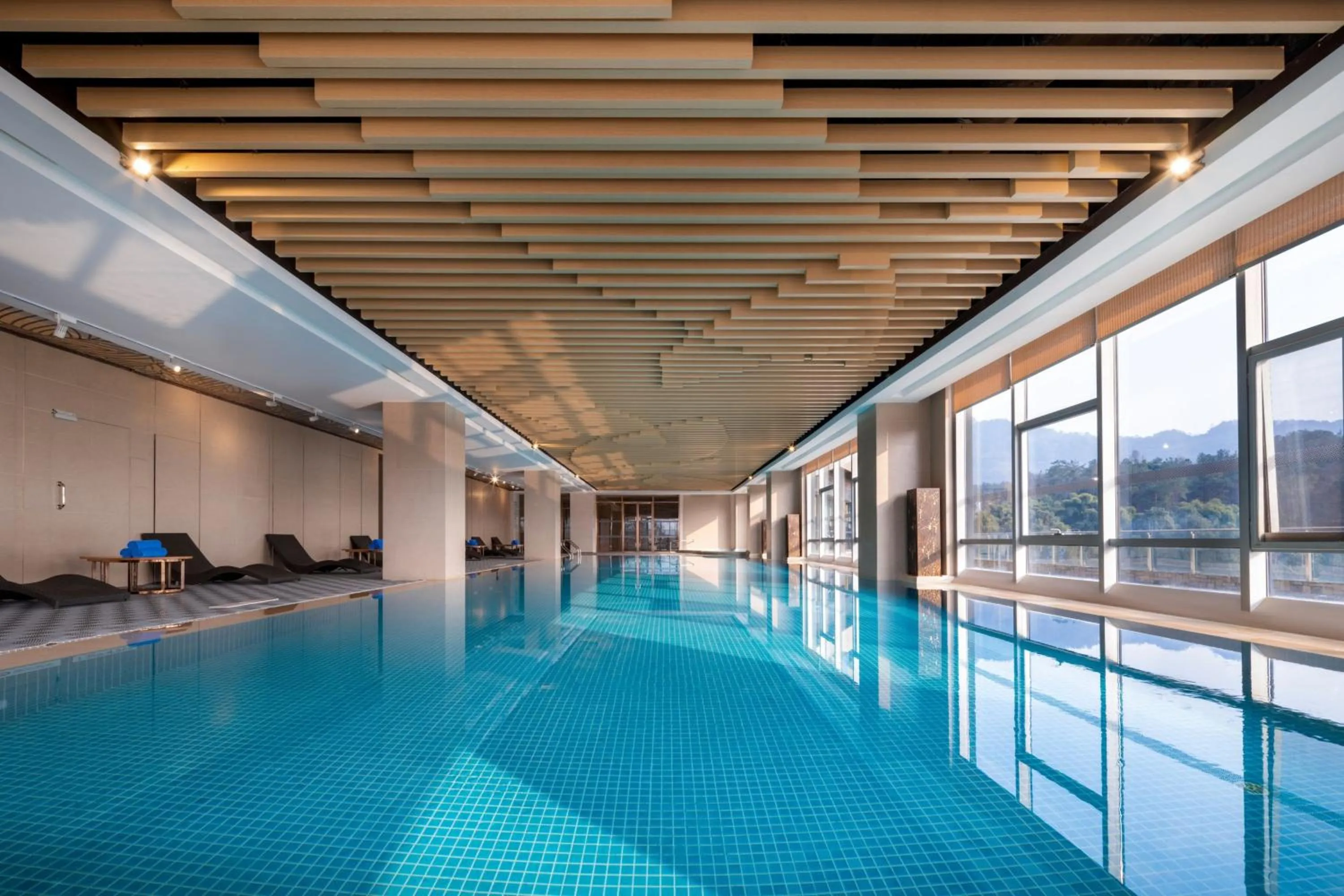 Swimming pool in Four Points by Sheraton Chengdu, Pujiang Resort