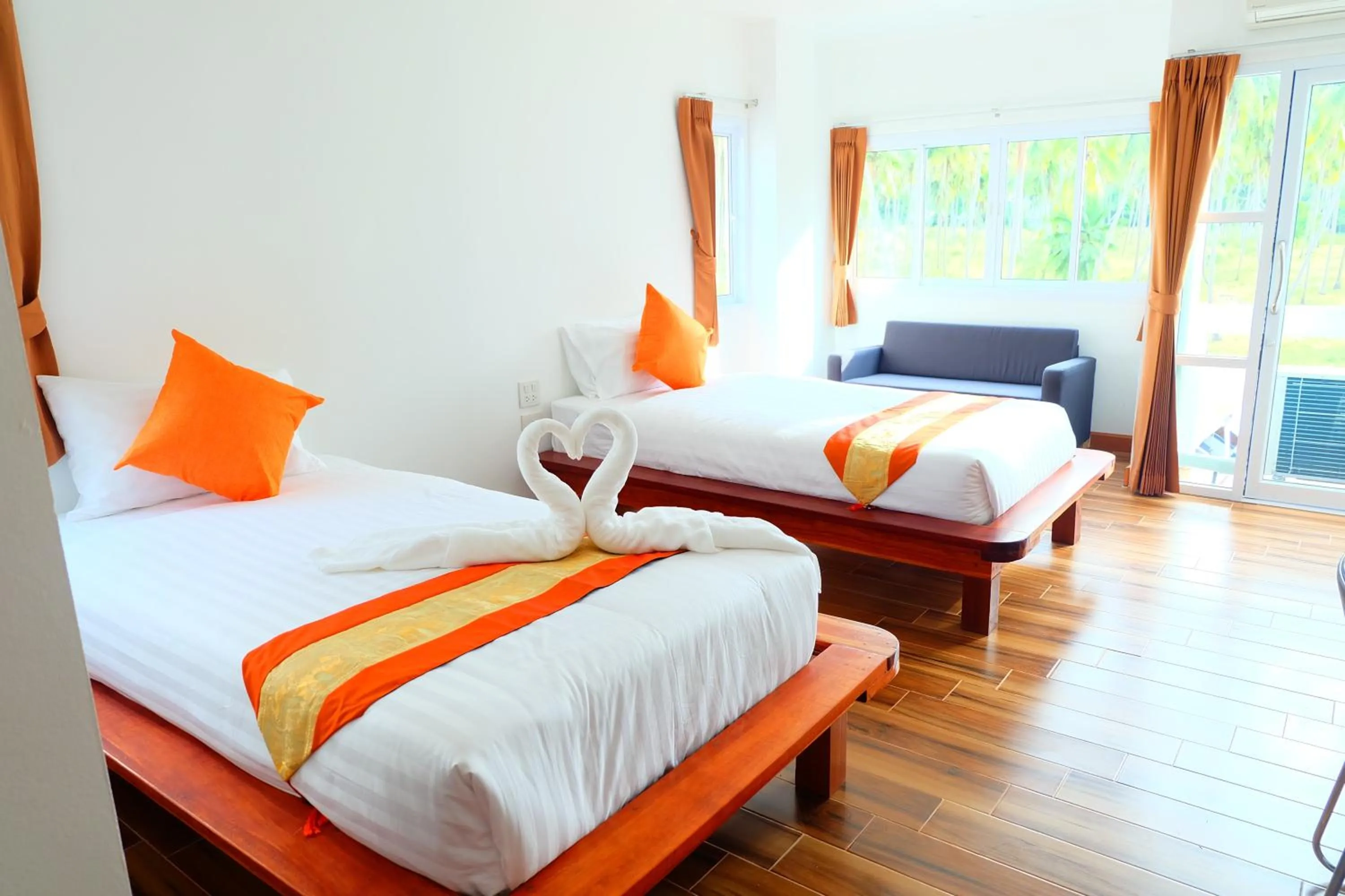 Photo of the whole room, Bed in Pranee Amata