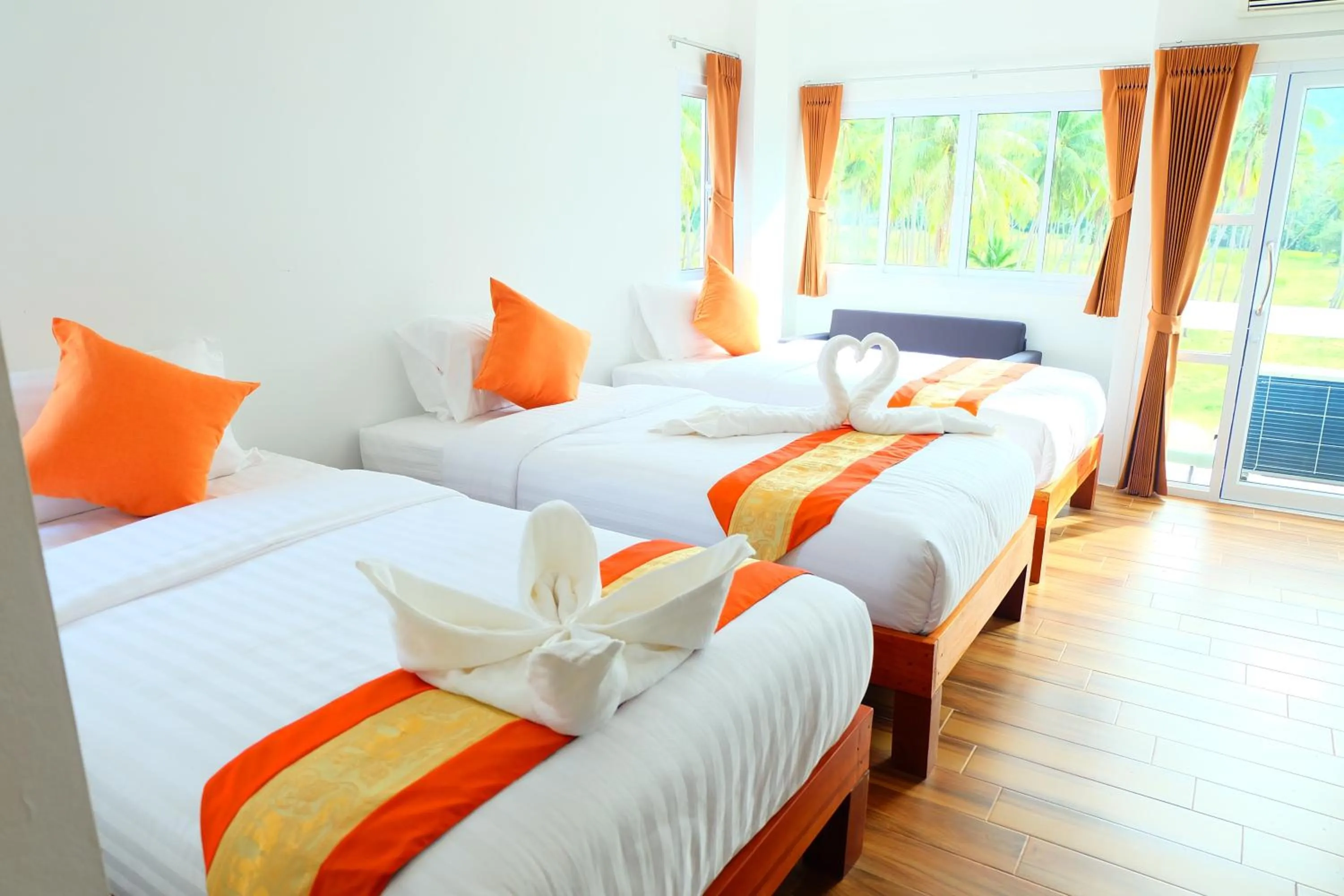 Photo of the whole room, Bed in Pranee Amata