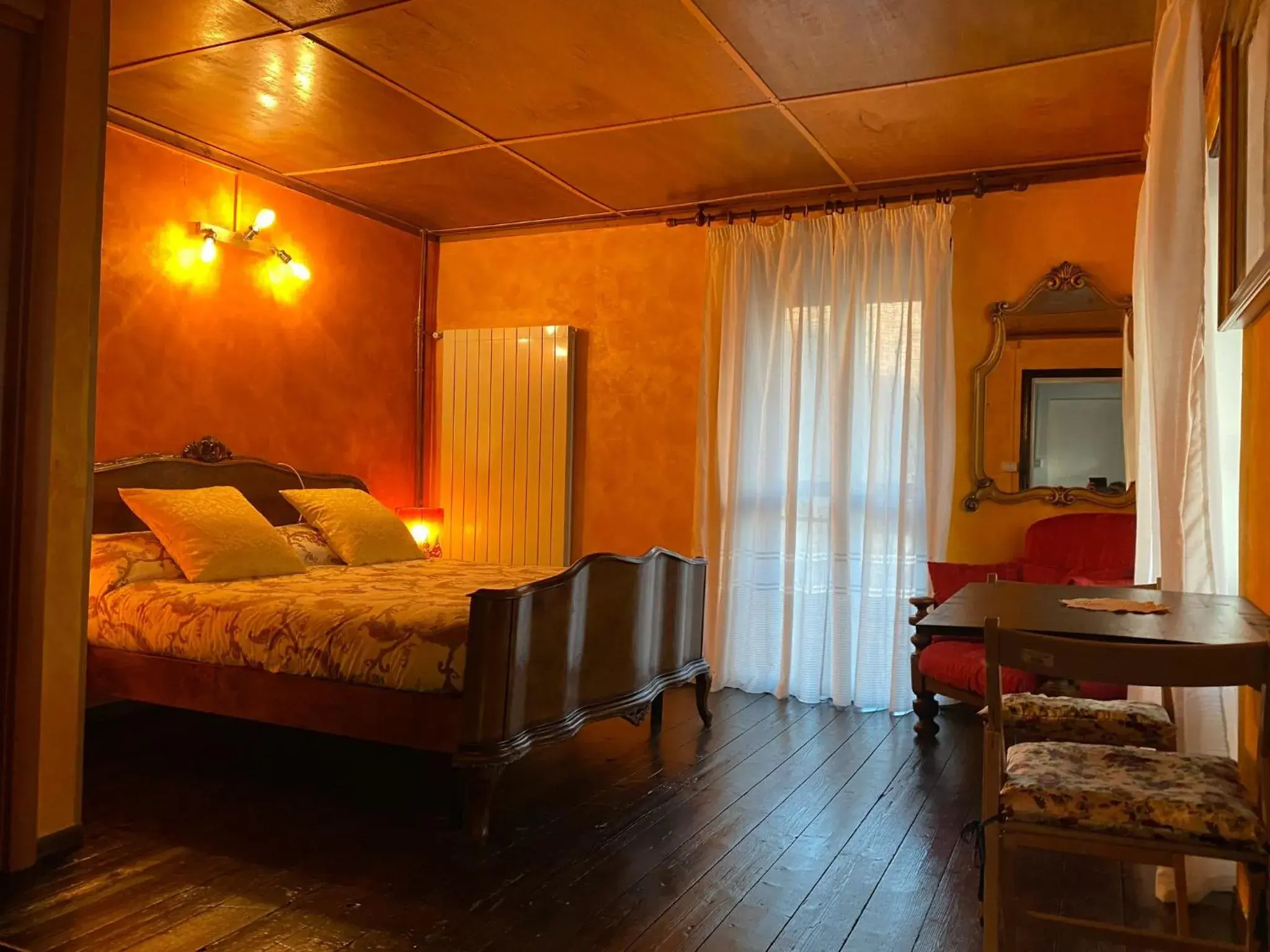 Large Double Room in B&B La Locanda del Cinghiale Large Double Room in B&B La Locanda del Cinghiale