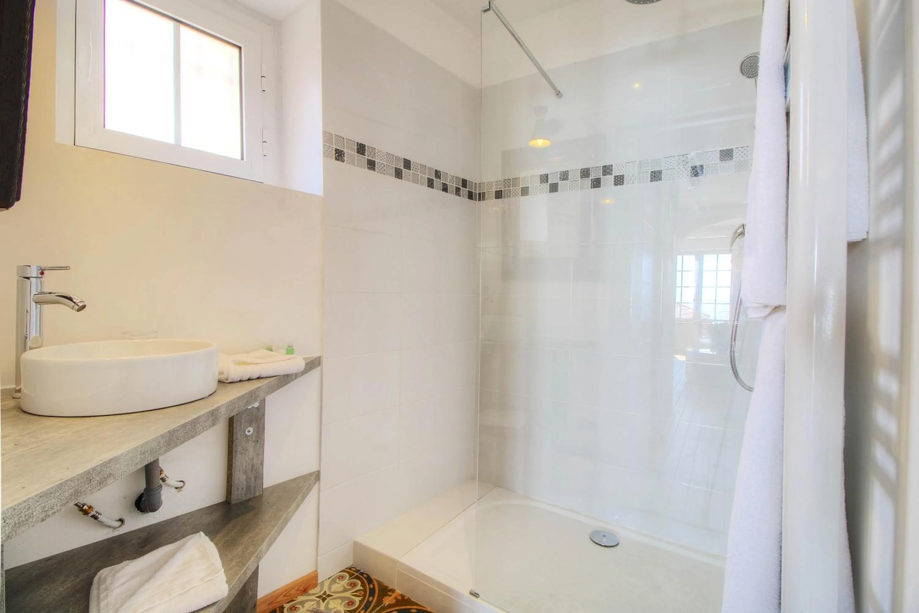 Shower in Les Remparts Antibes Location