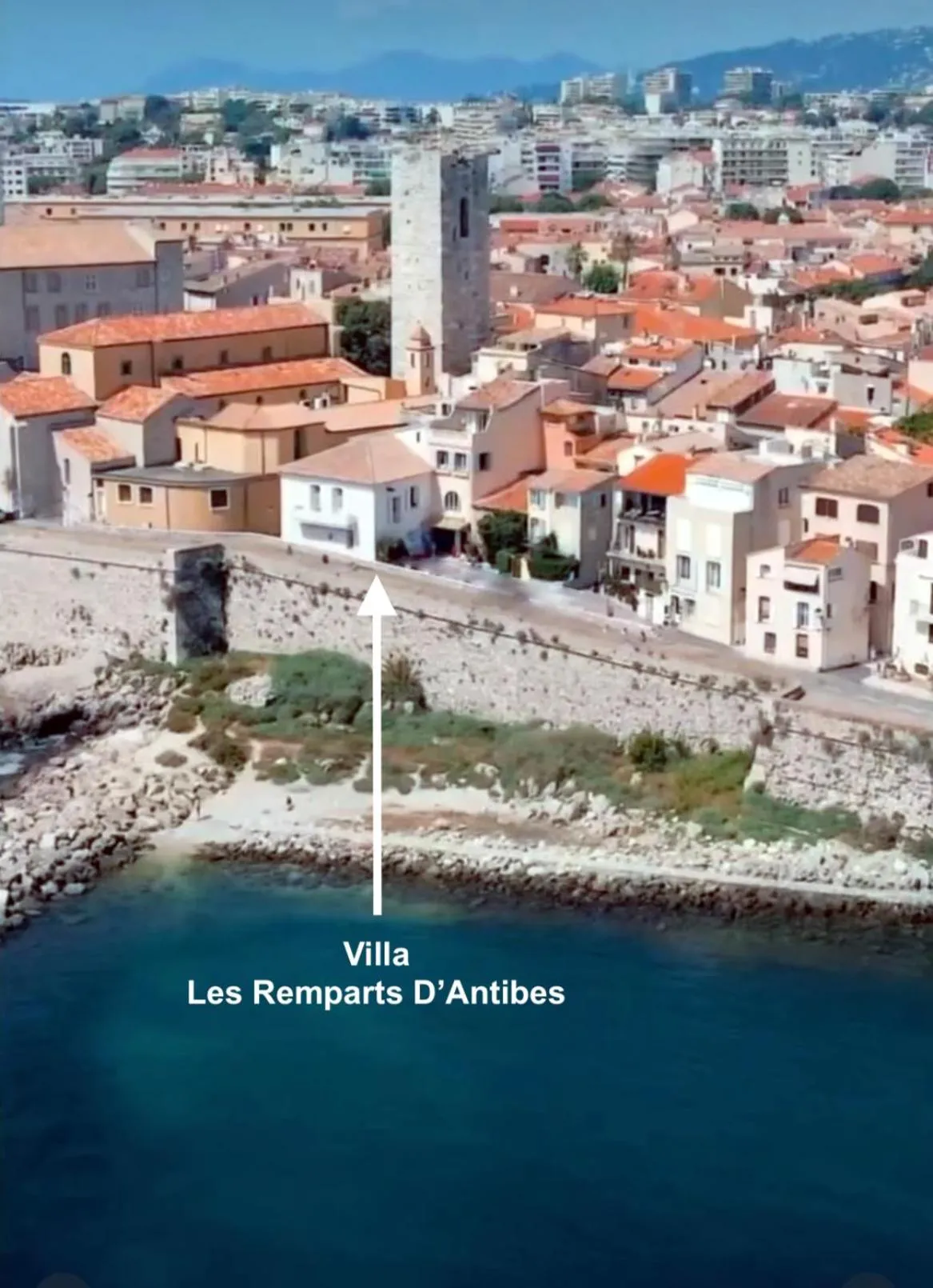 Property building in Les Remparts Antibes Location
