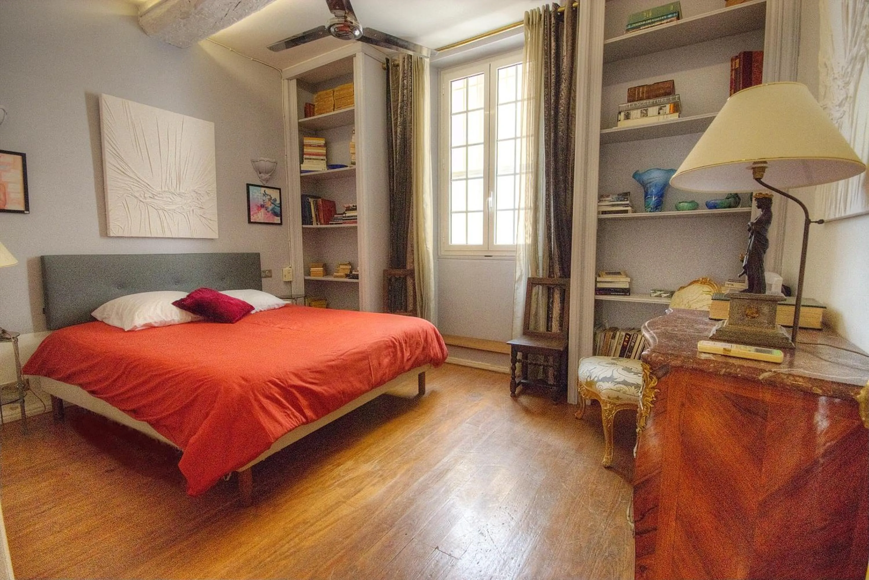 Bedroom, Bed in Les Remparts Antibes Location